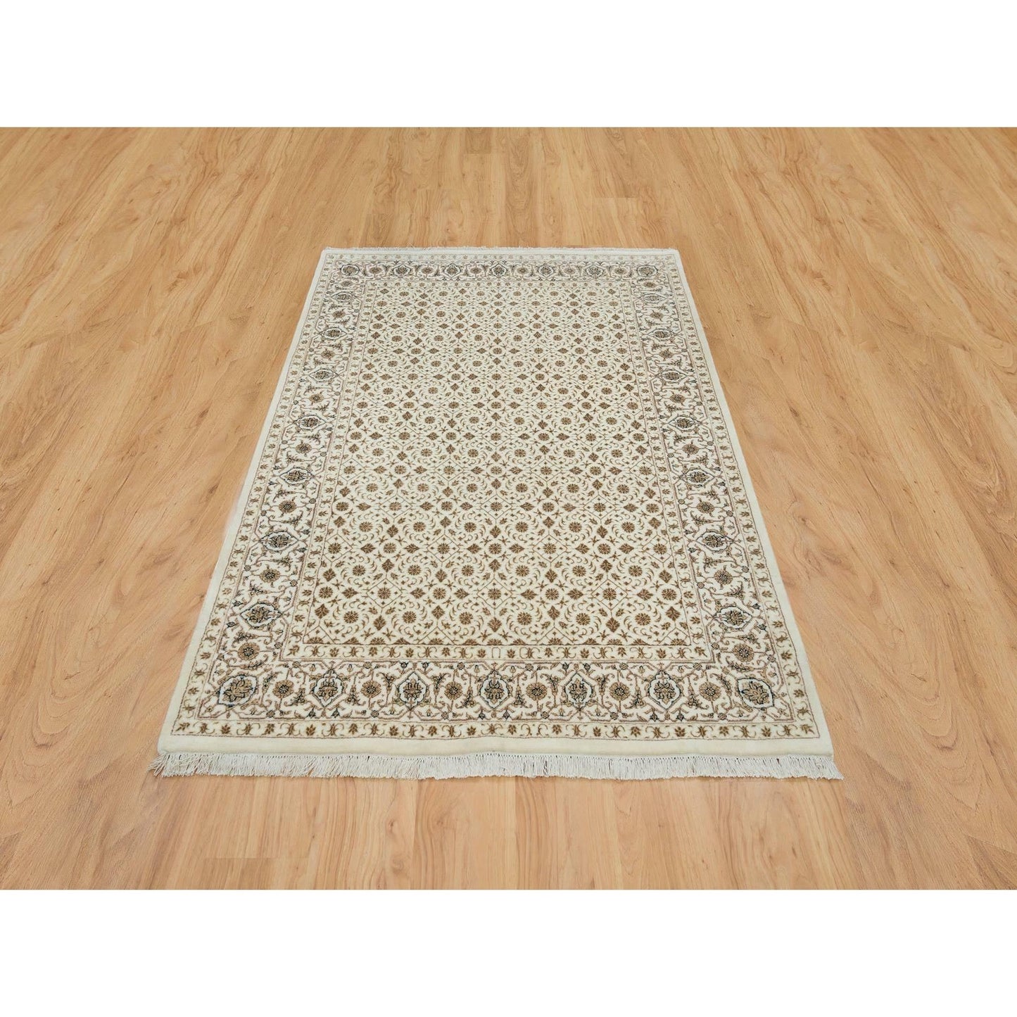 4'7"X6'8" Ivory Herrita Design 250 Kpsi Wool Hand Knotted Runner Rug