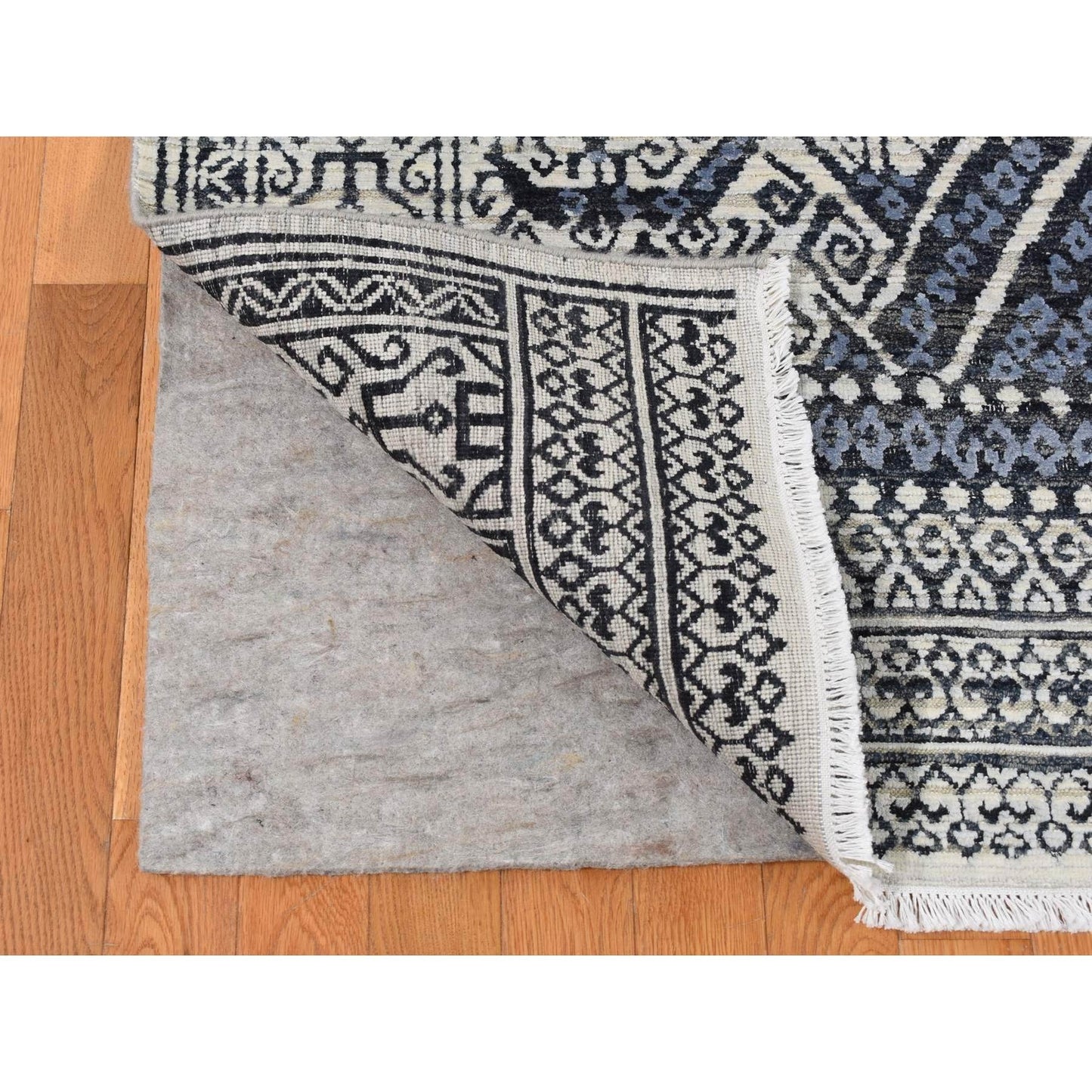 9'X12'3" Vista White Hand Knotted Pure Silk Small Repetitive Design Rug