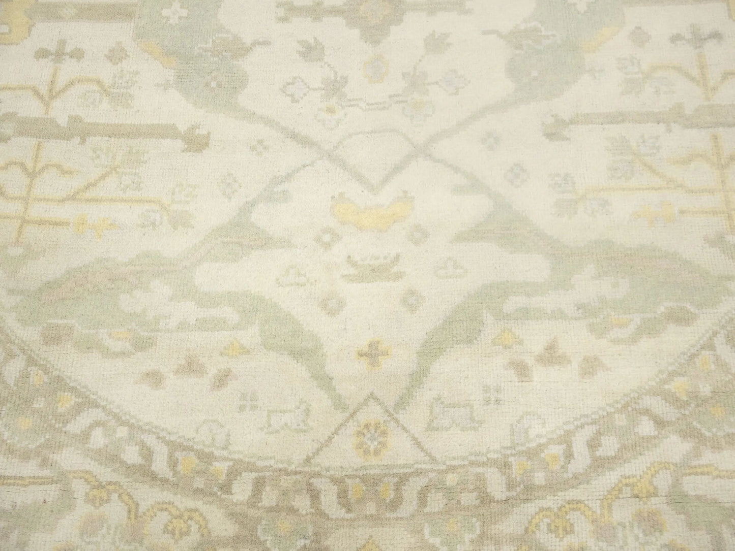 Handmade Cream Oushak Round Oriental Rug Floral