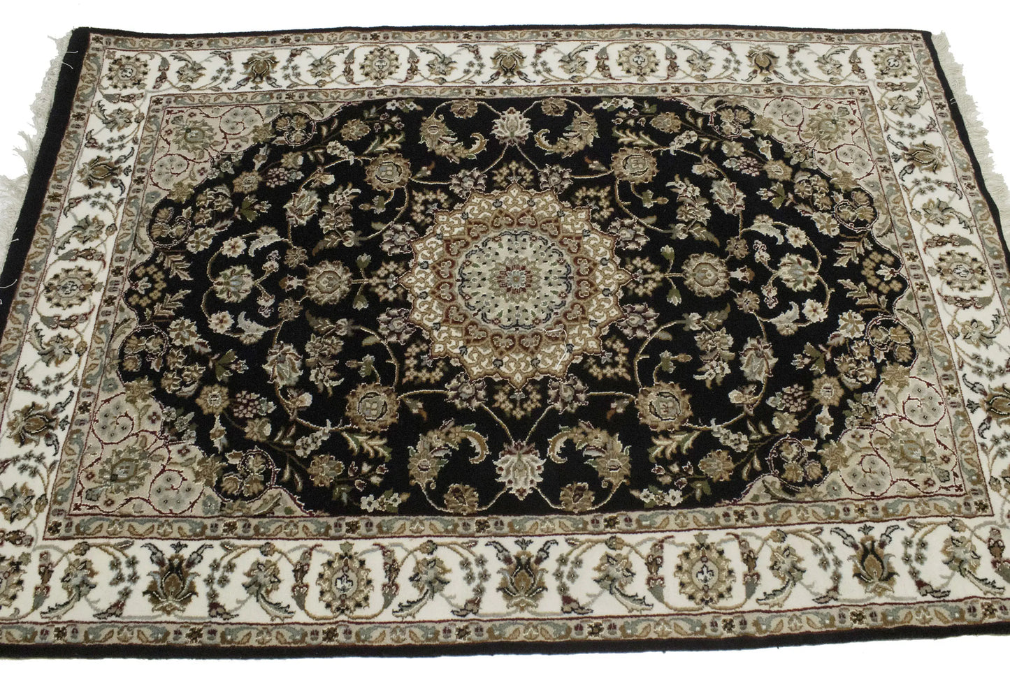 Handmade Wool Indo-Nain Floral Oriental Rug