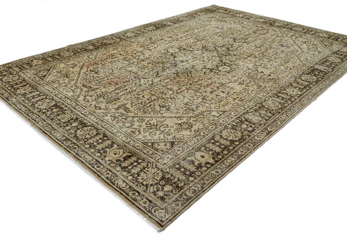 Distressed Antique Rug Muted Classic Floral