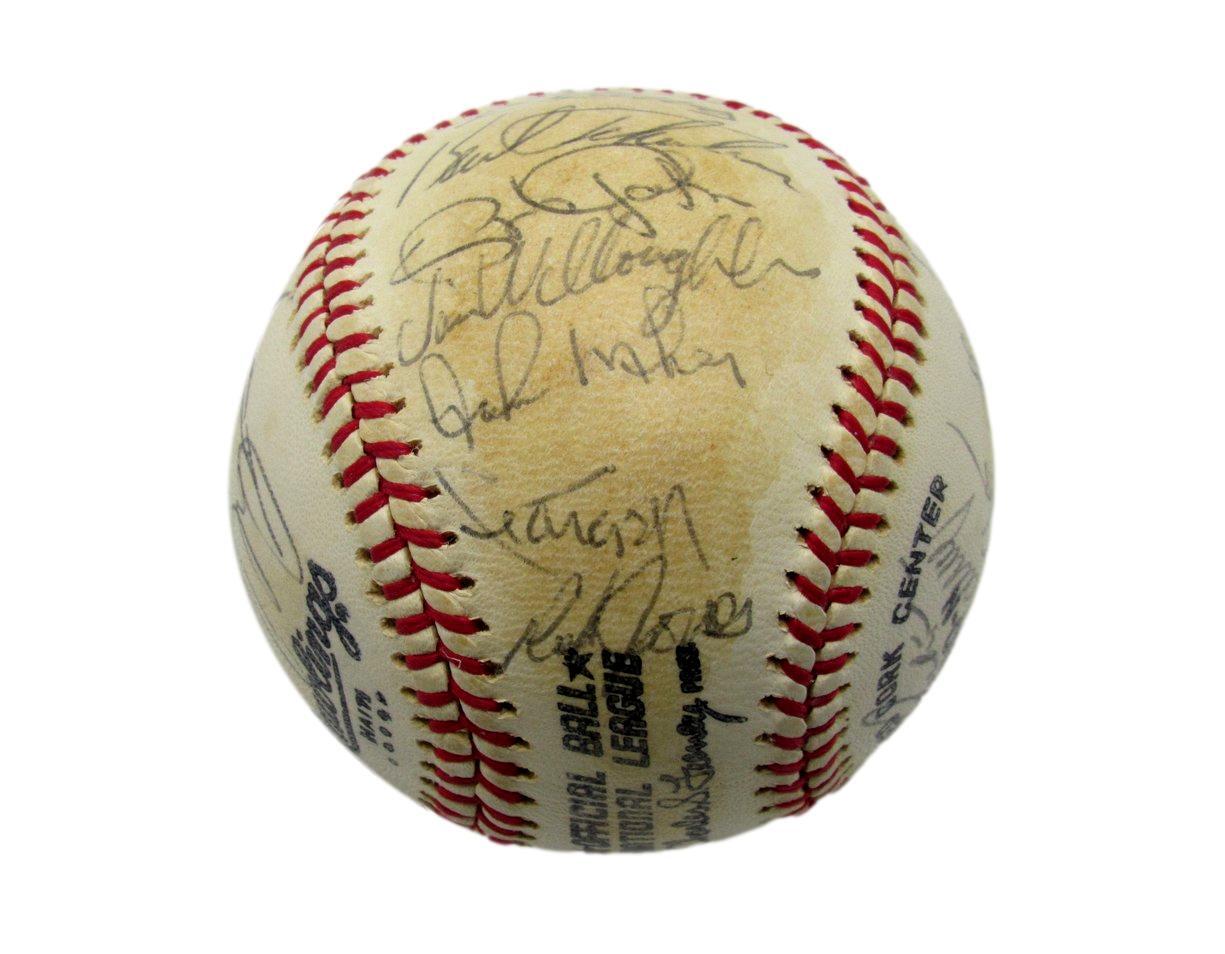 1979 Pirates Onl Team Signed Baseball (30)
