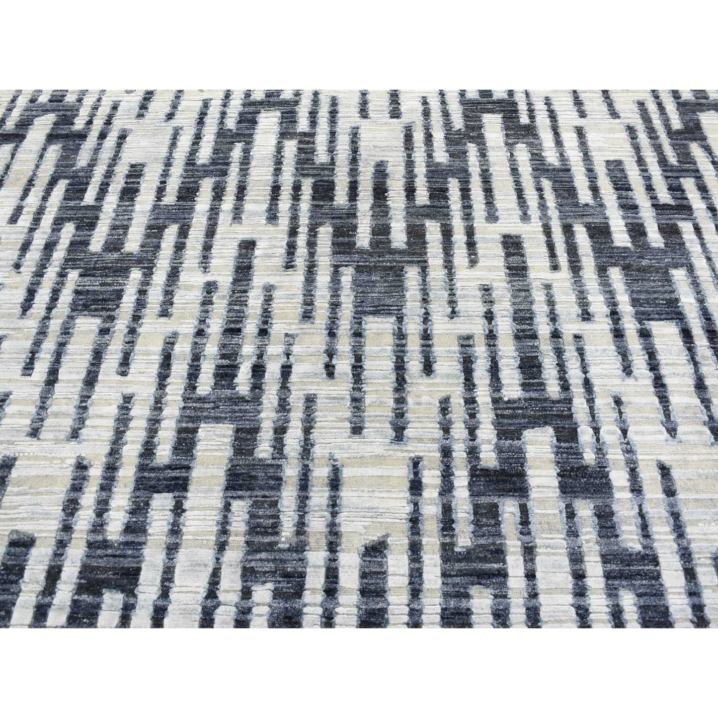 8'X10'1" Zig Zag Design Black And White Pure Silk And Textured Wool Rug