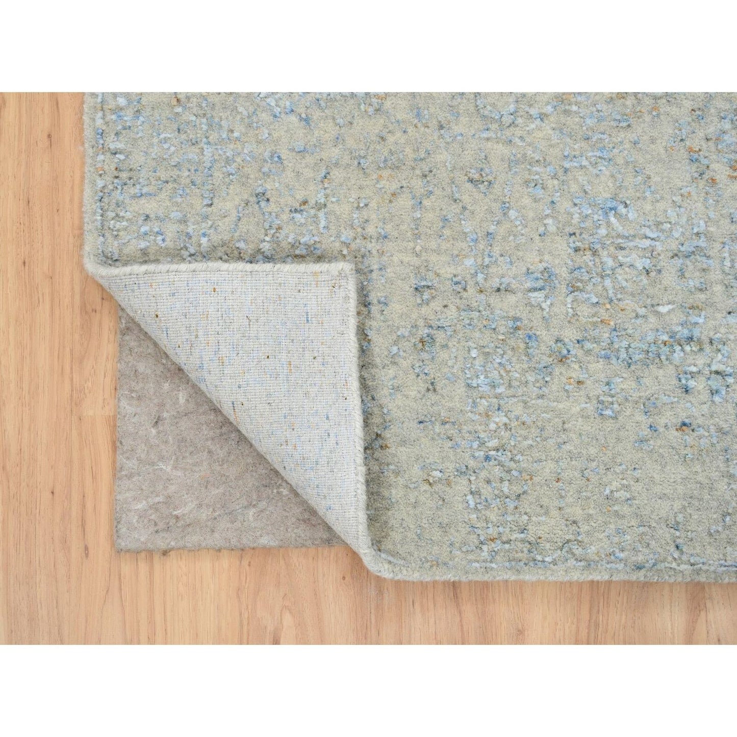 2'6"X8' Gray Jacquard Hand Loomed Tebraz Design Wool And Silk Runner Rug