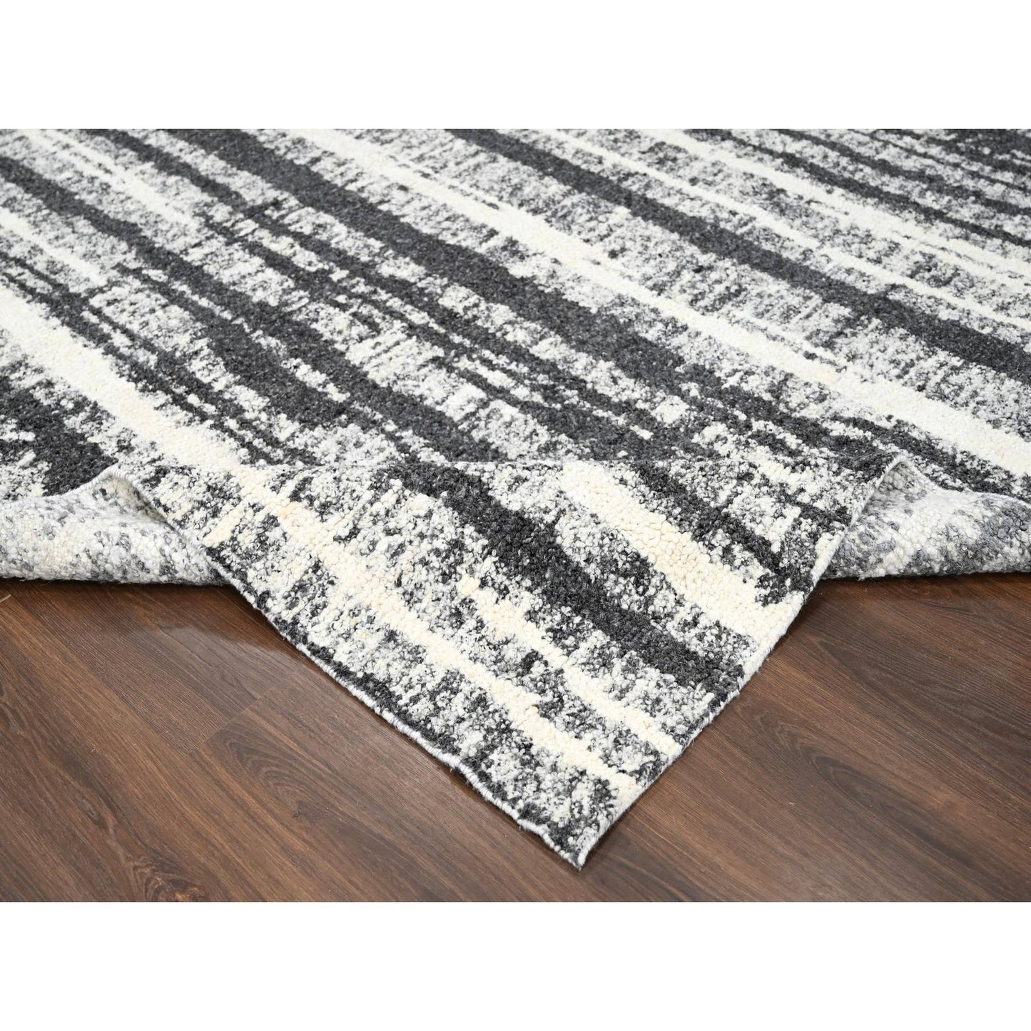 10'X13'8" Ivory And Black Wool Modern Design Hand Knotted Oriental Rug