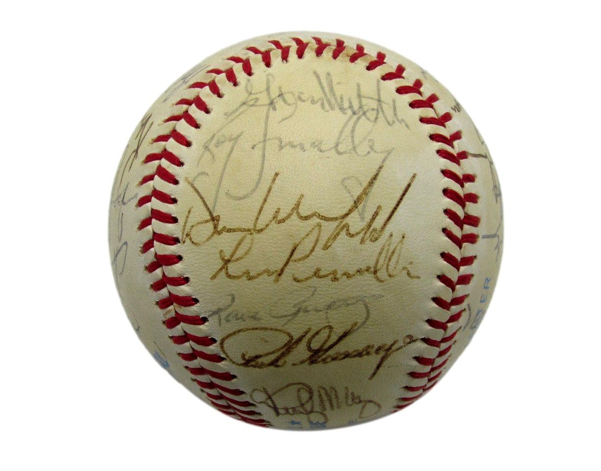 1982 Yankees Oal Team Signed Baseball (25) Berra Winfield Gossage Hofers 192209