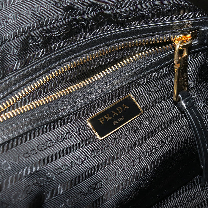 Prada 1Bh089 Shoulder Bag Logo Embossing Camera Bag Leather Black Women(Unisex)