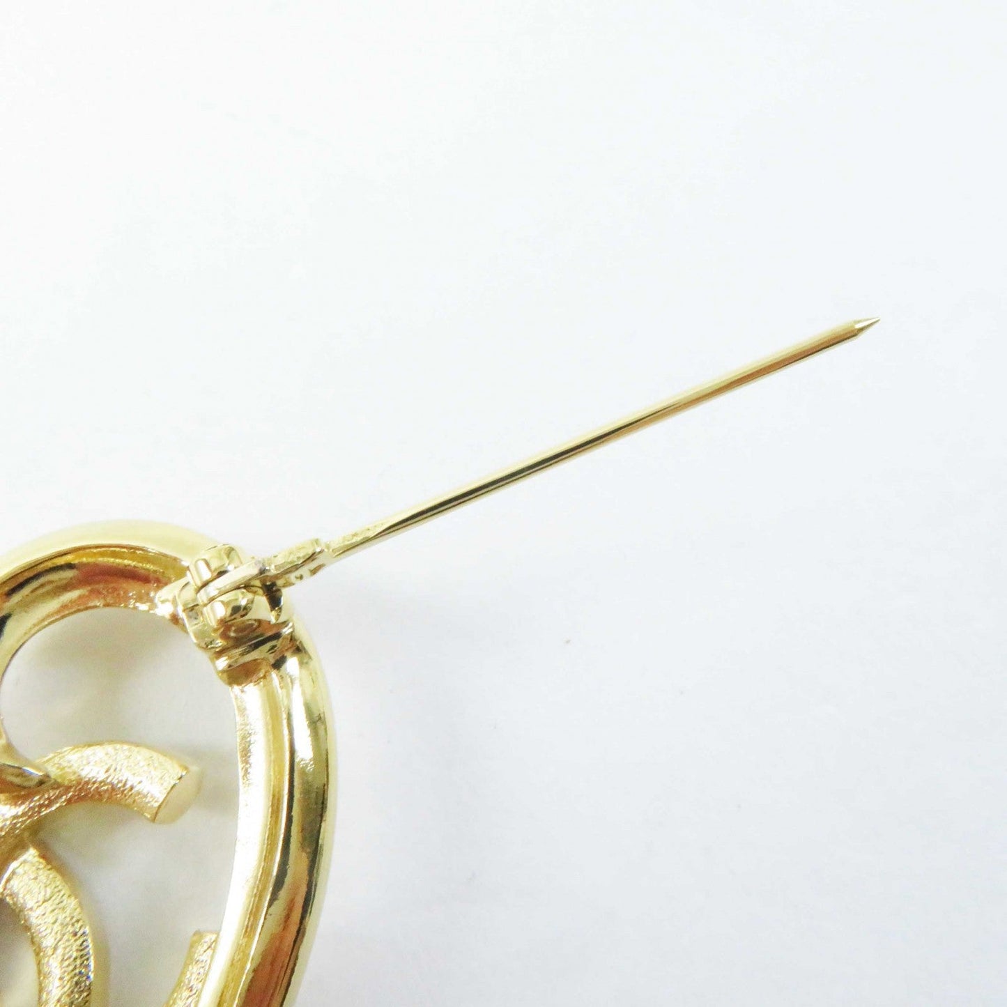 Chanel Brooch F23C Gold Plated Gold Coco Mark Heart Mark