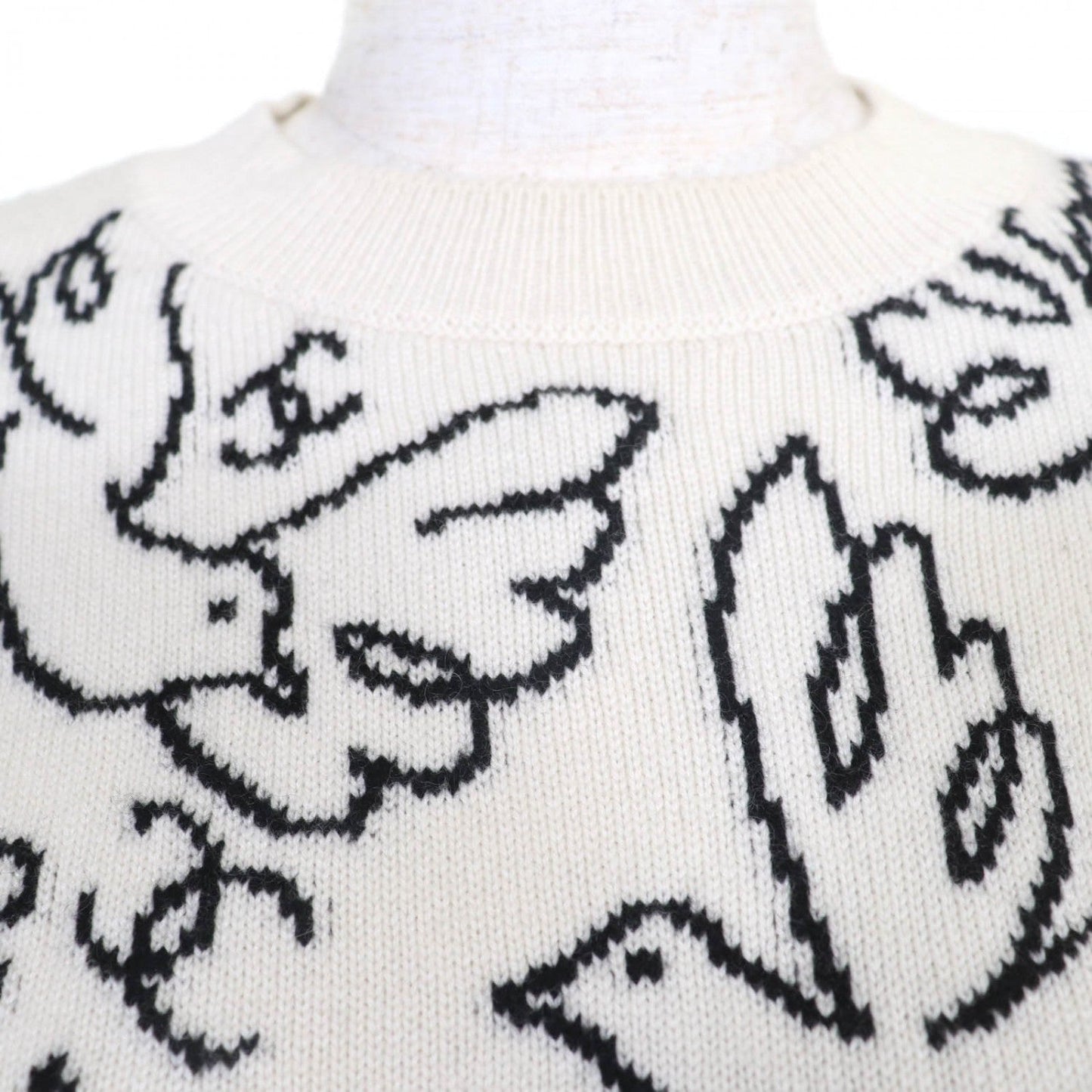 Chanel Knit 22C P72116K10346 Cashmere White Black 34