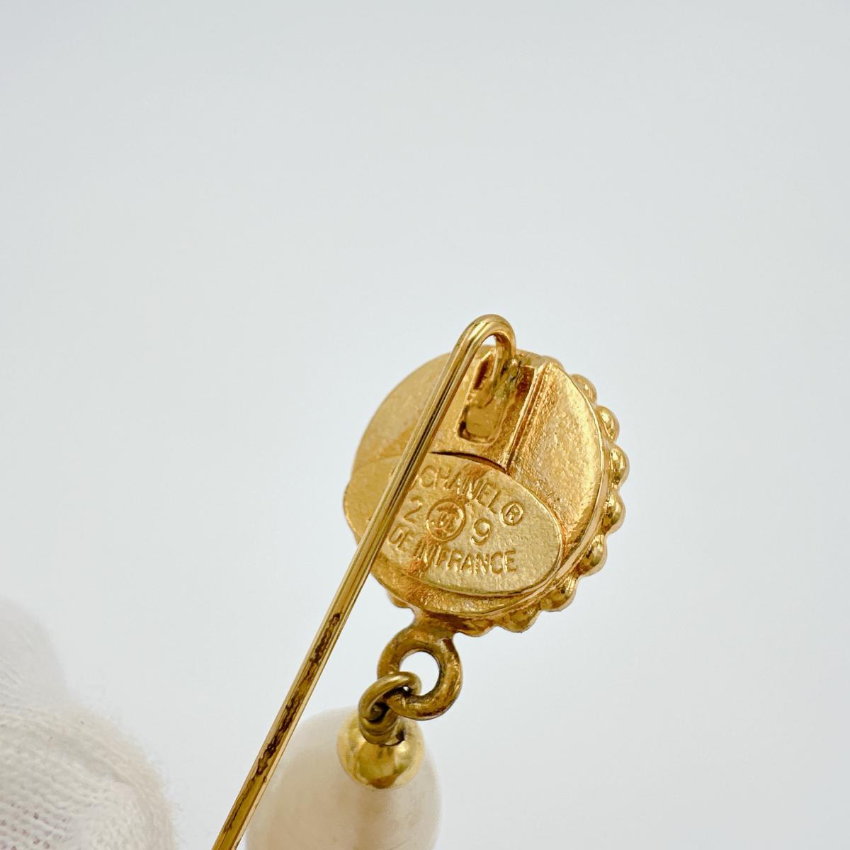 Chanel Brooch Gold Plated Gold
