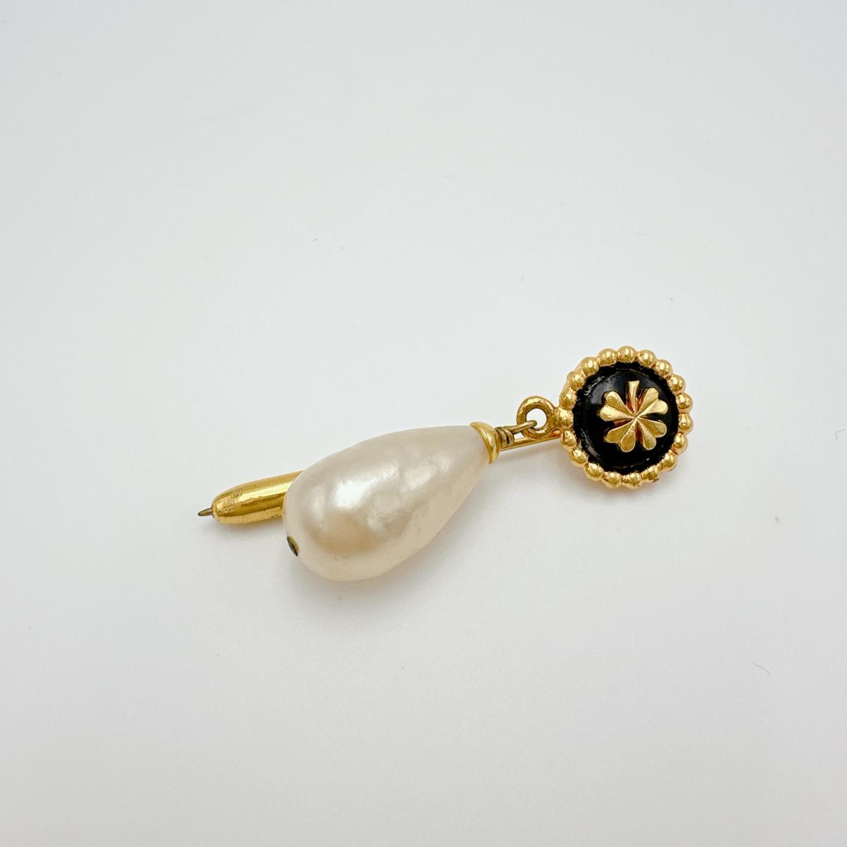 Chanel Brooch Gold Plated Gold