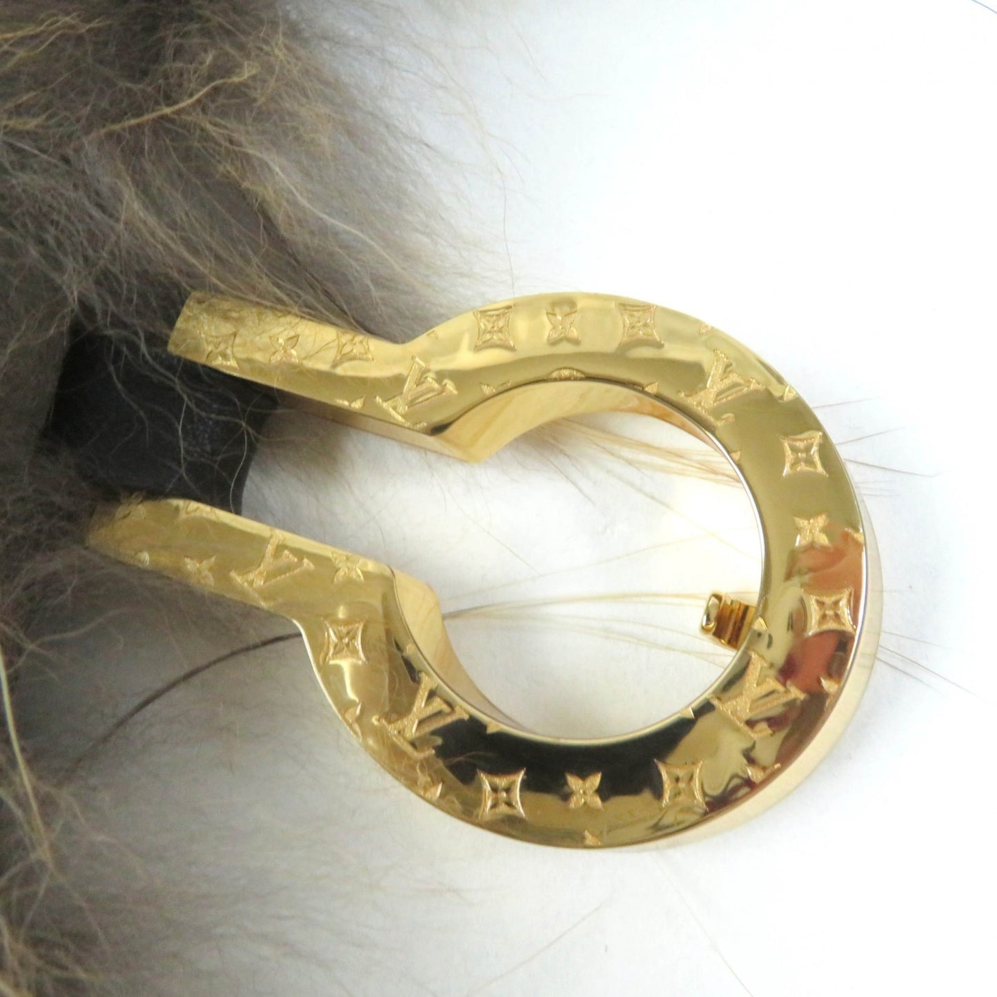 Louis Vuitton Mp1907 Cor Foxy Lunar Fox Silk Tippet Shawl In Ivory And Brown With Gold Hardware