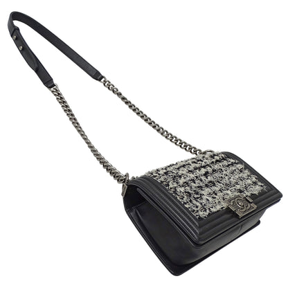 Chanel Boy Women'S Shoulder Bag In Tweed Leather
