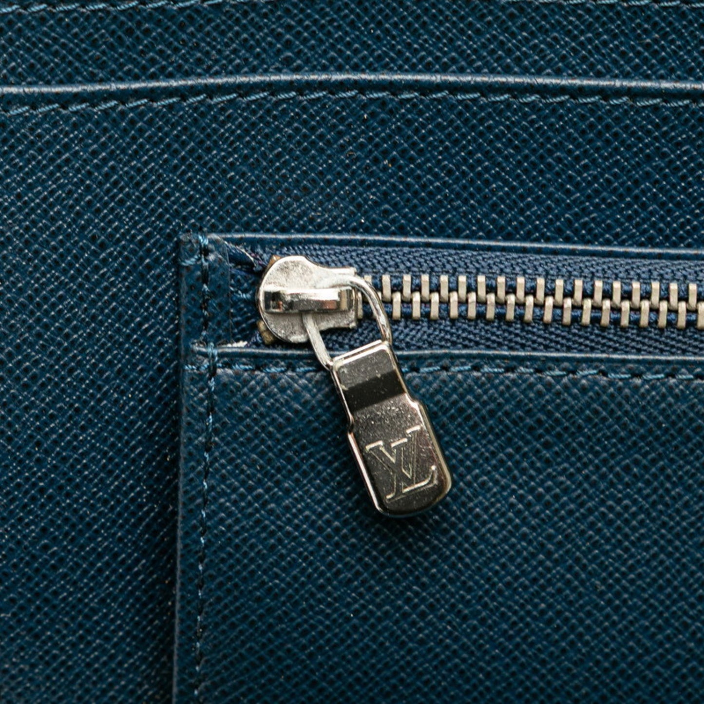 Louis Vuitton Taiga Organizer Atoll Long Wallet M30653 Ocean Navy Leather