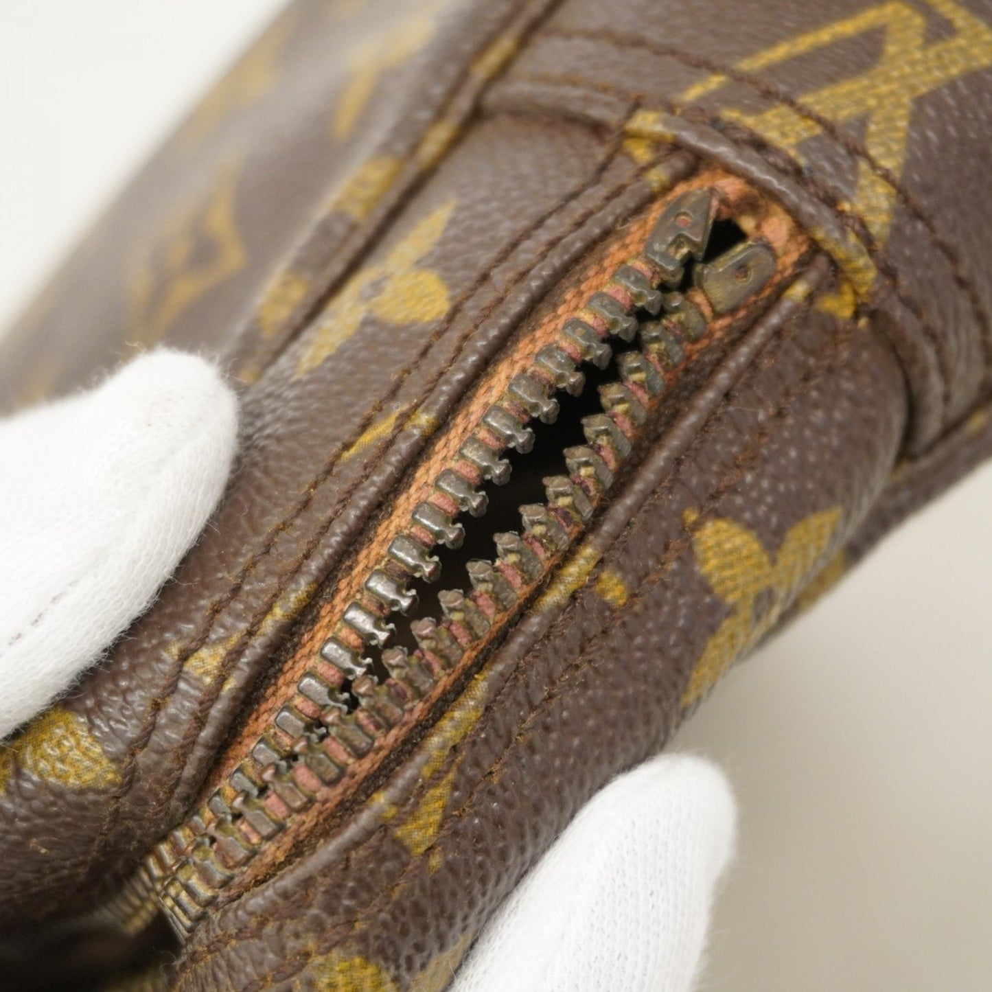Louis Vuitton Monogram True Toilet 23 Pouch