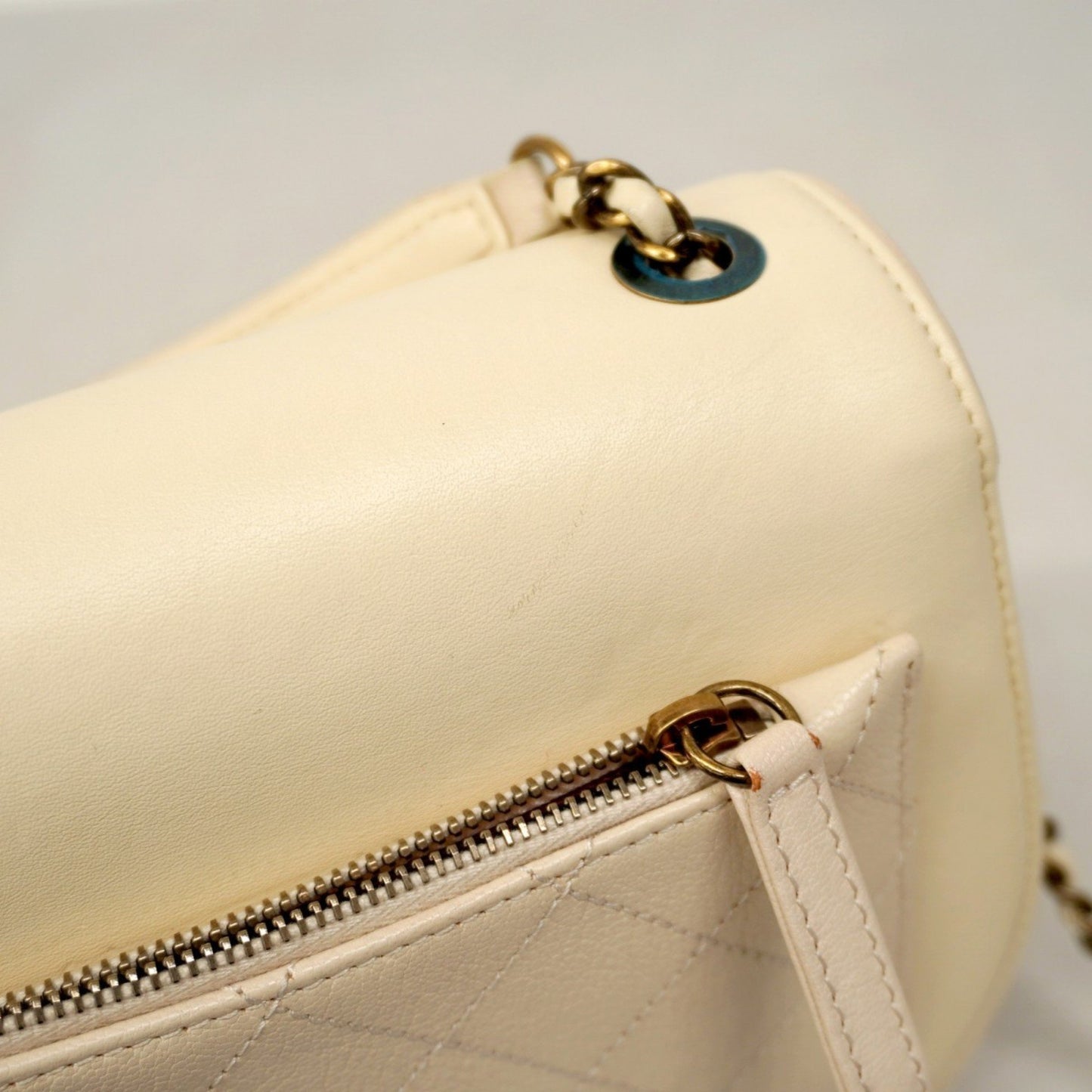 Chanel Matelasse Chain Leather Handbag