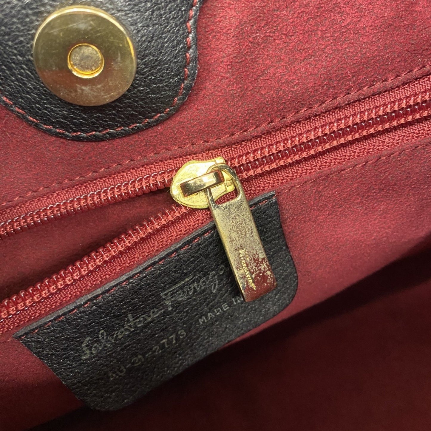 Salvatore Ferragamo Handbag In Black Leather