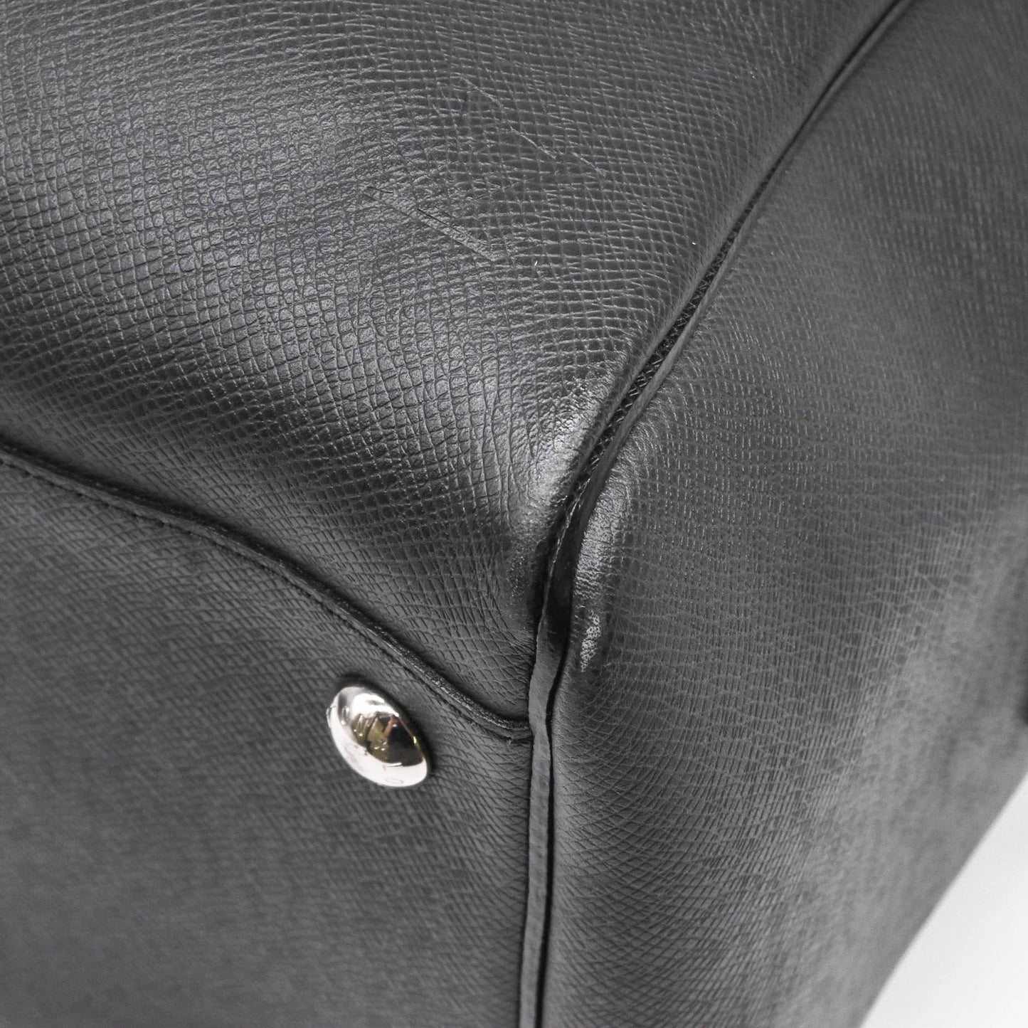 Louis Vuitton Neo Kendall Taiga Boston Bag In Black Leather