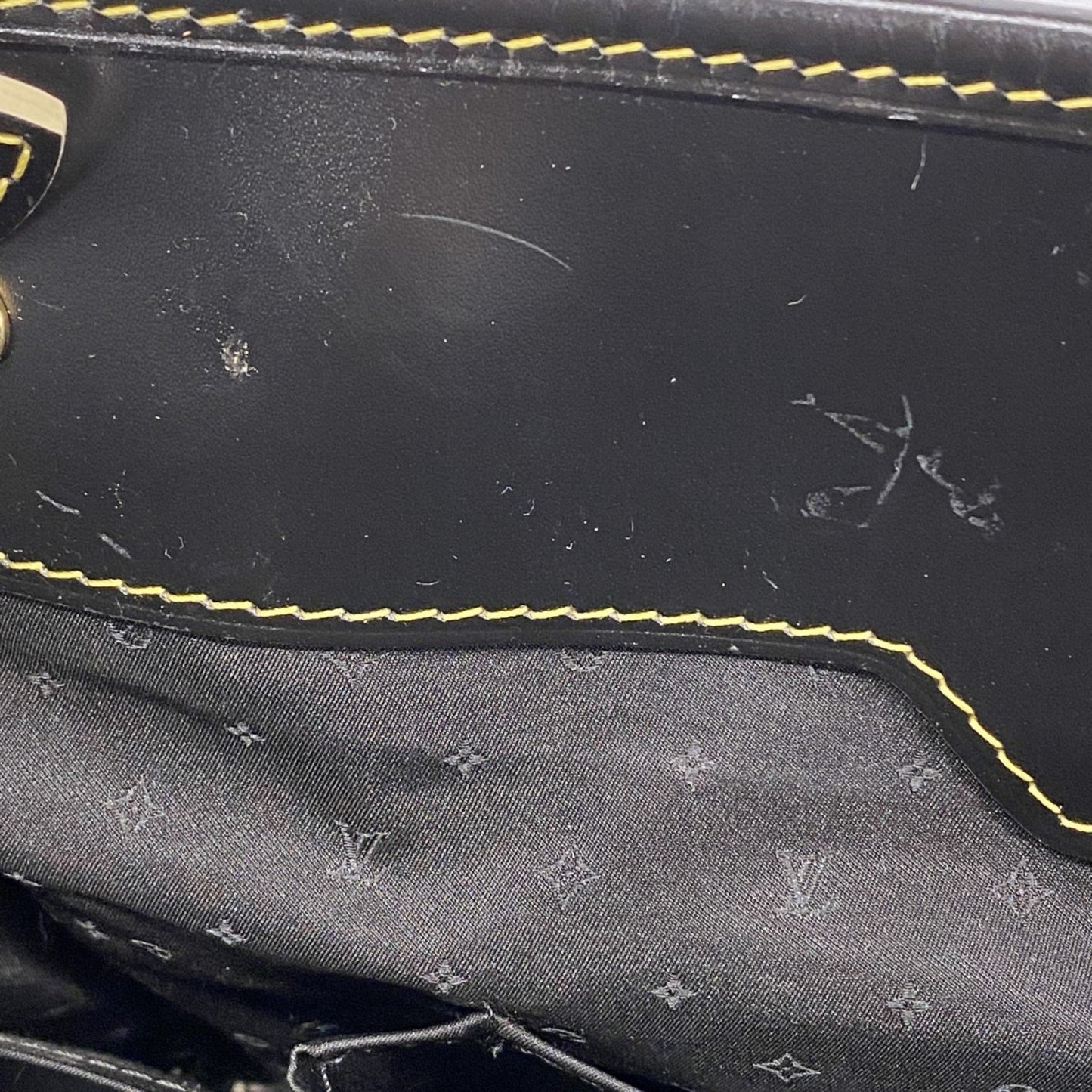 Louis Vuitton Suhali Rapsolu Handbag M95847 Noir