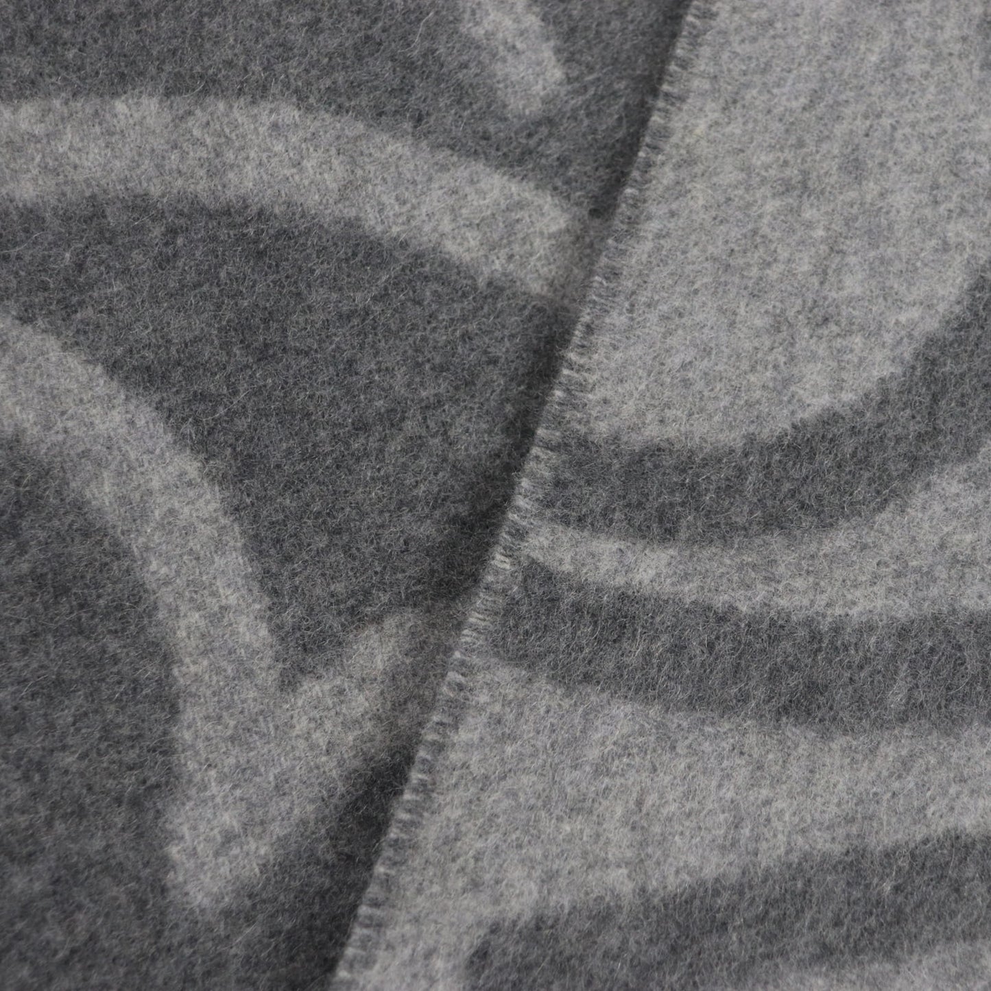 Louis Vuitton 2022 Louis Vuitton Echarpe Earmuffs R96950 Cashmere And Wool With Fringe