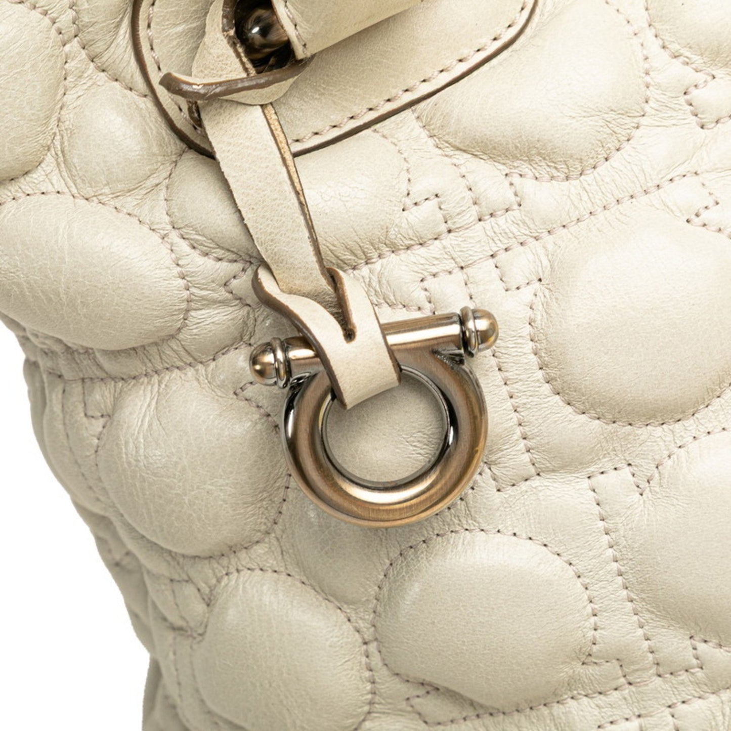 Salvatore Ferragamo Gancini Handbag Au-21 B380 White Leather