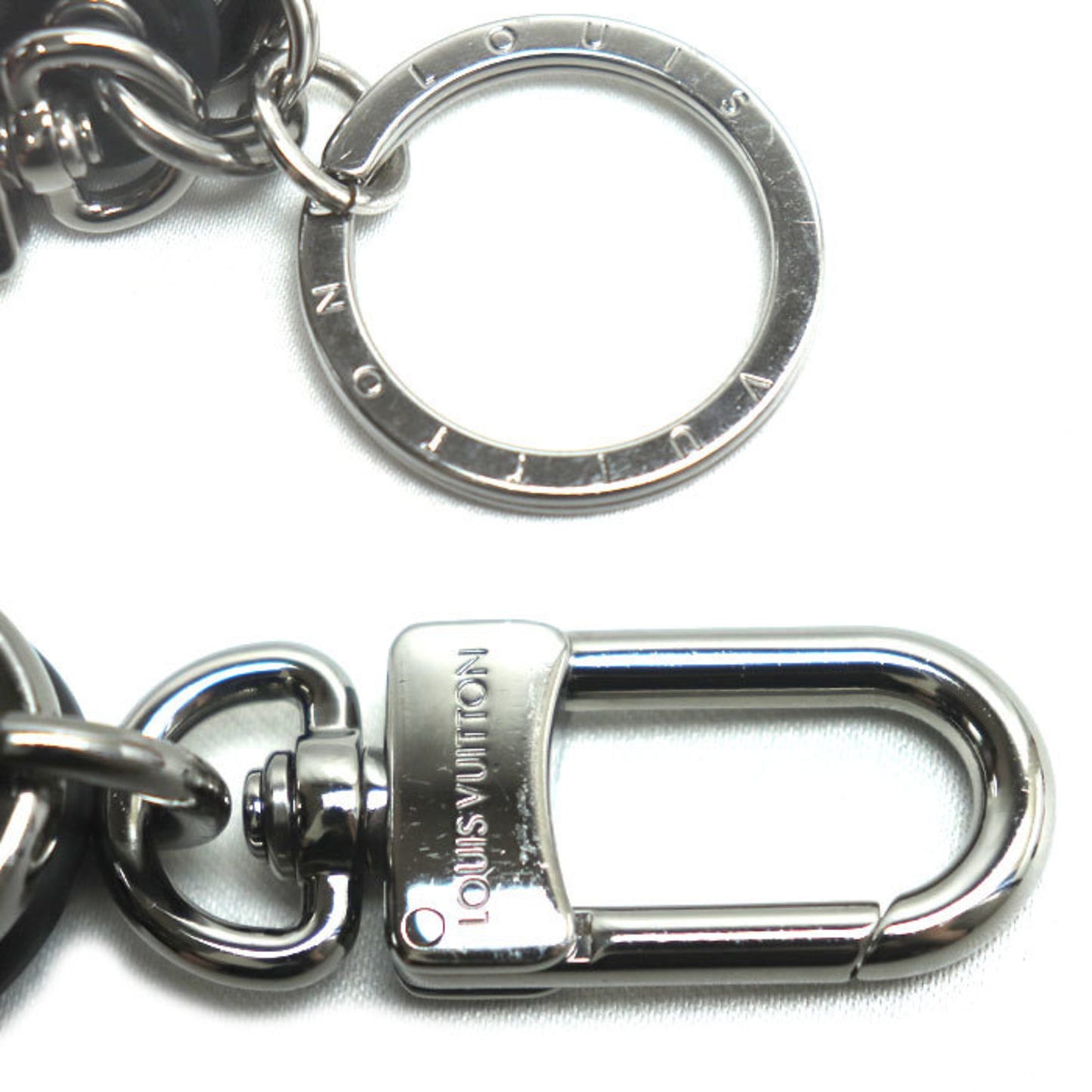 Louis Vuitton Lv Signature Chain Keychain