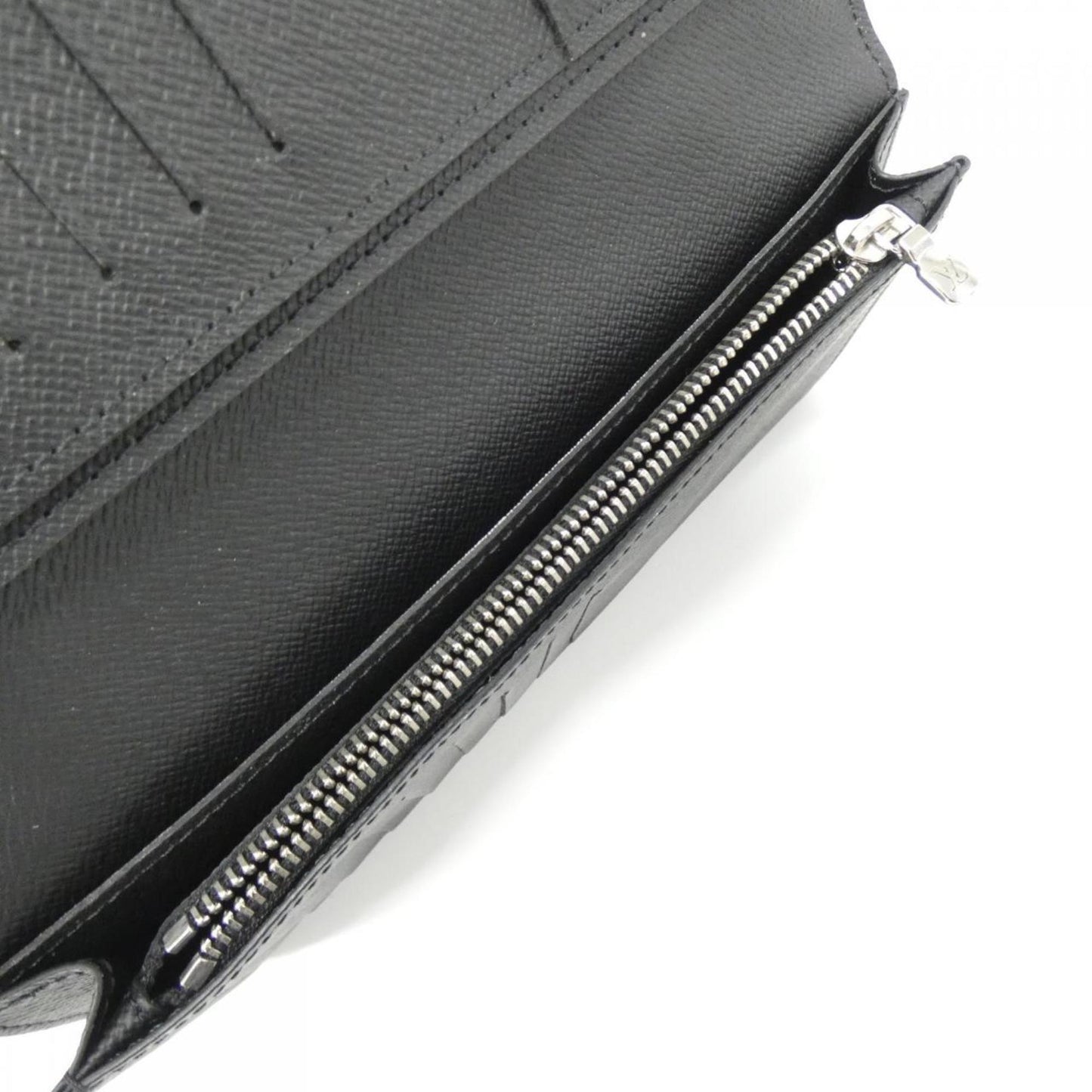 Louis Vuitton Taiga Portefeuille Brazza M30285 Wallet