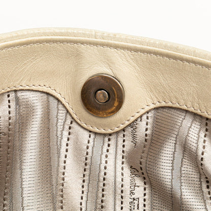 Salvatore Ferragamo Gancini Handbag Au-21 B380 White Leather