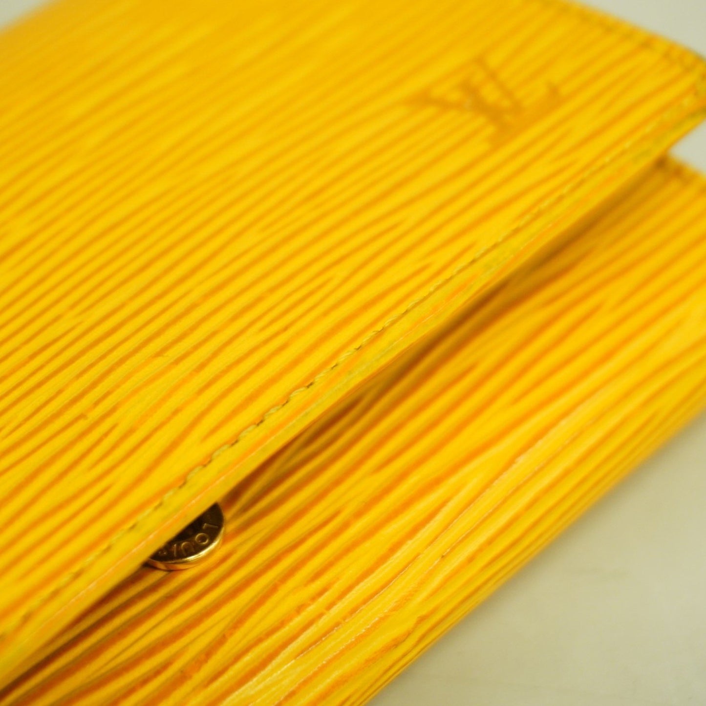 Louis Vuitton Epi Wallet Porte Monnaie-Vieux Tresor M63509 Jaune
