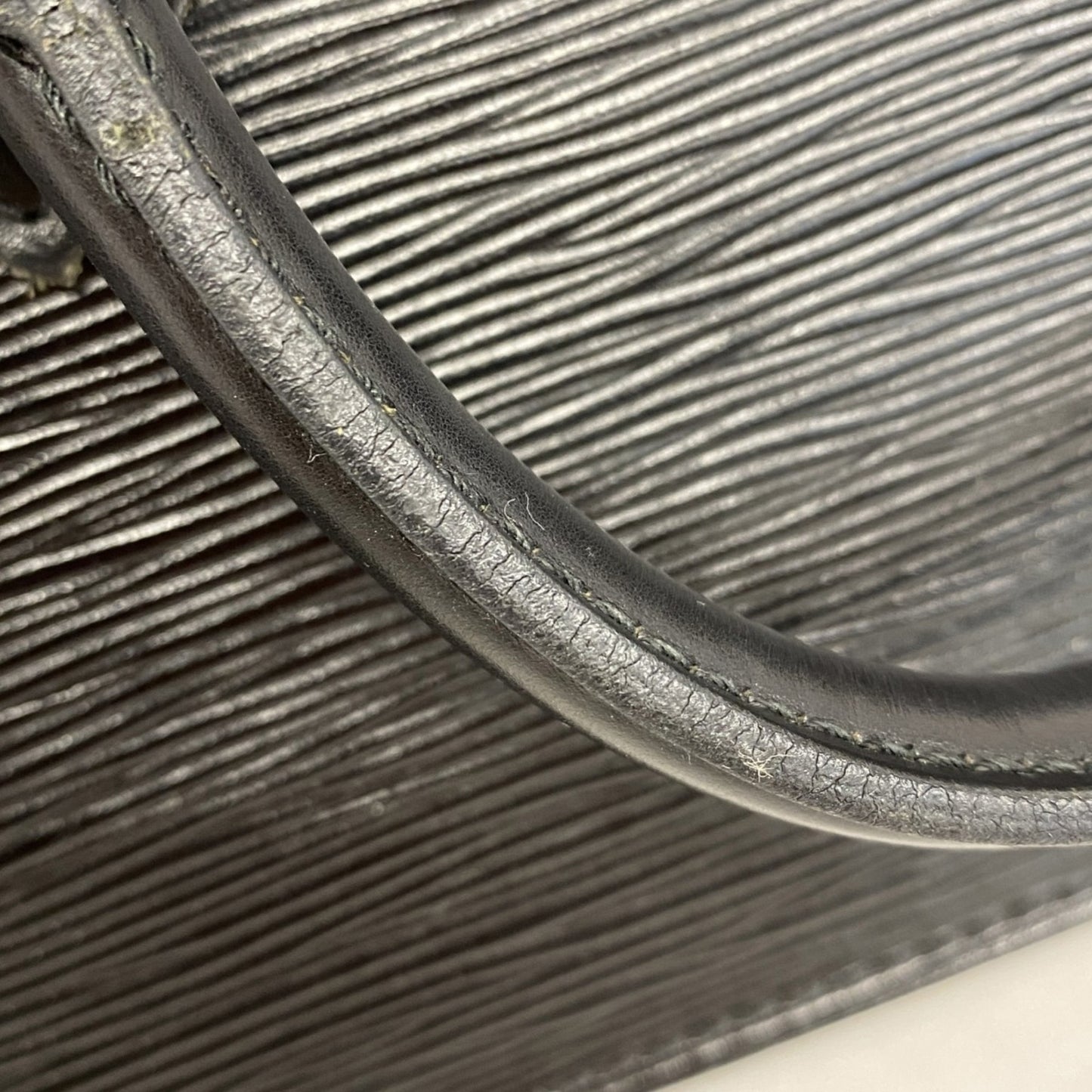 Louis Vuitton Epi Sac Triangle Handbag M52092 Noir