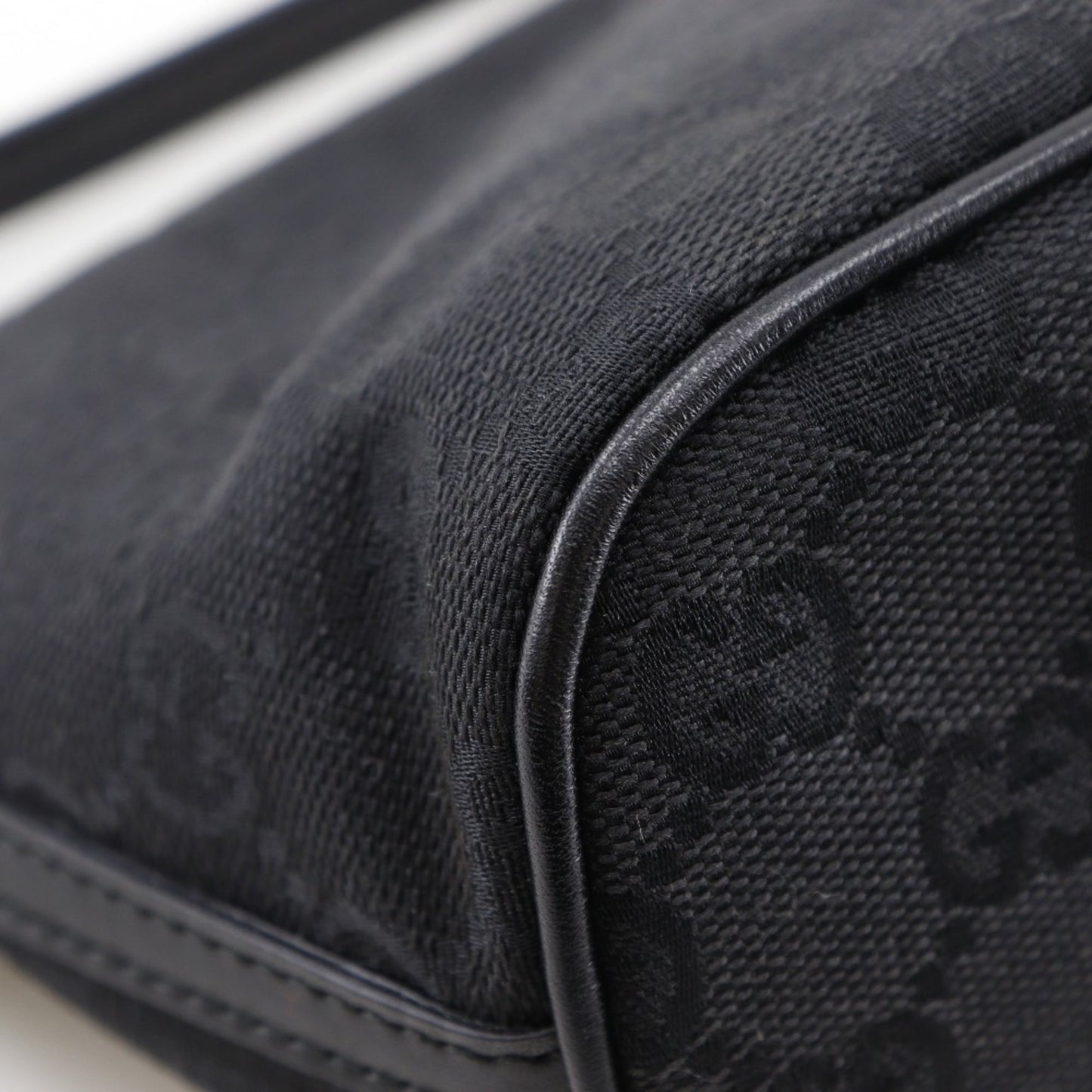 Canvas Gucci Pouch Gg