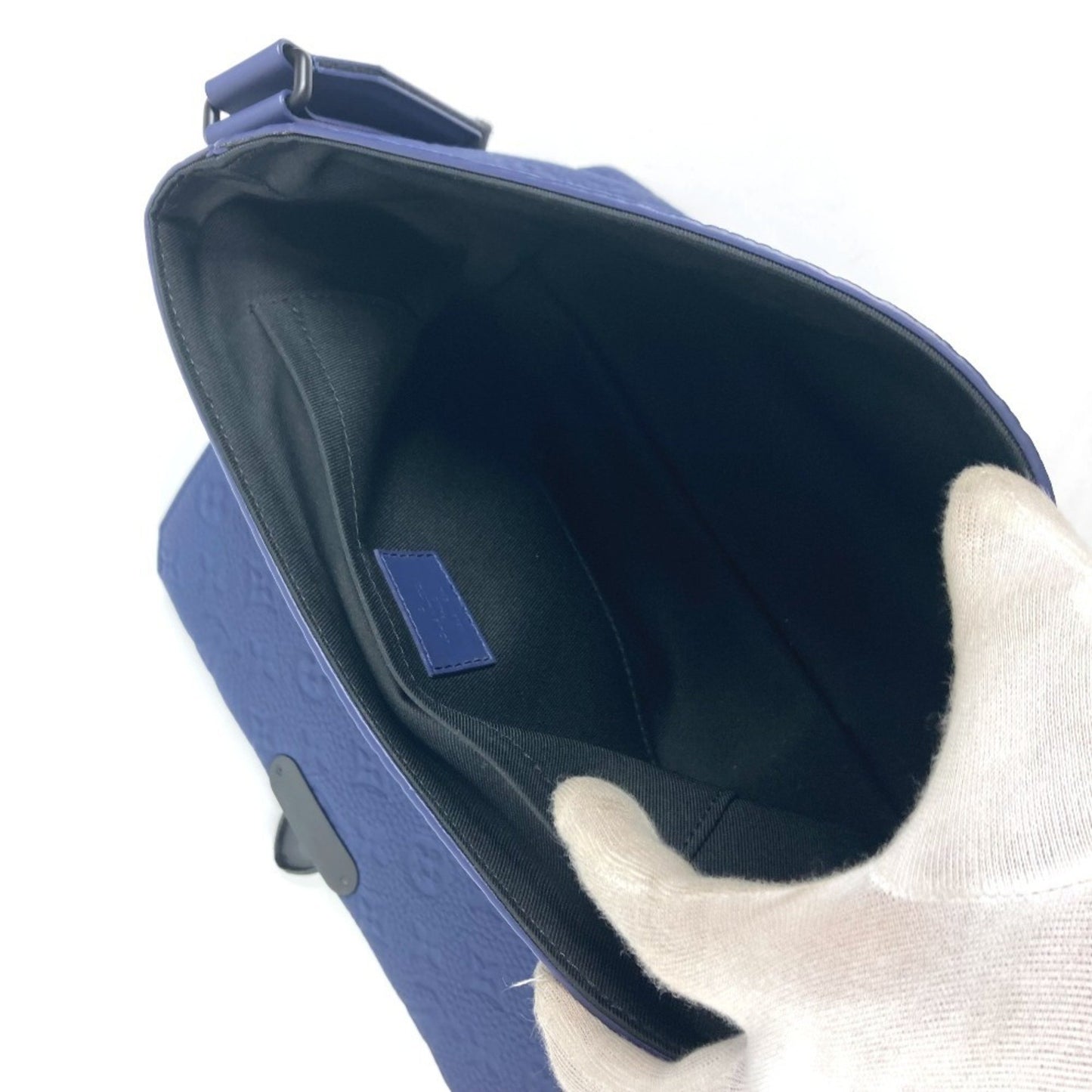 Louis Vuitton M11692 Monogram Embossed S Cape Messenger Bag Crossbody Flap Shoulder Taurillon