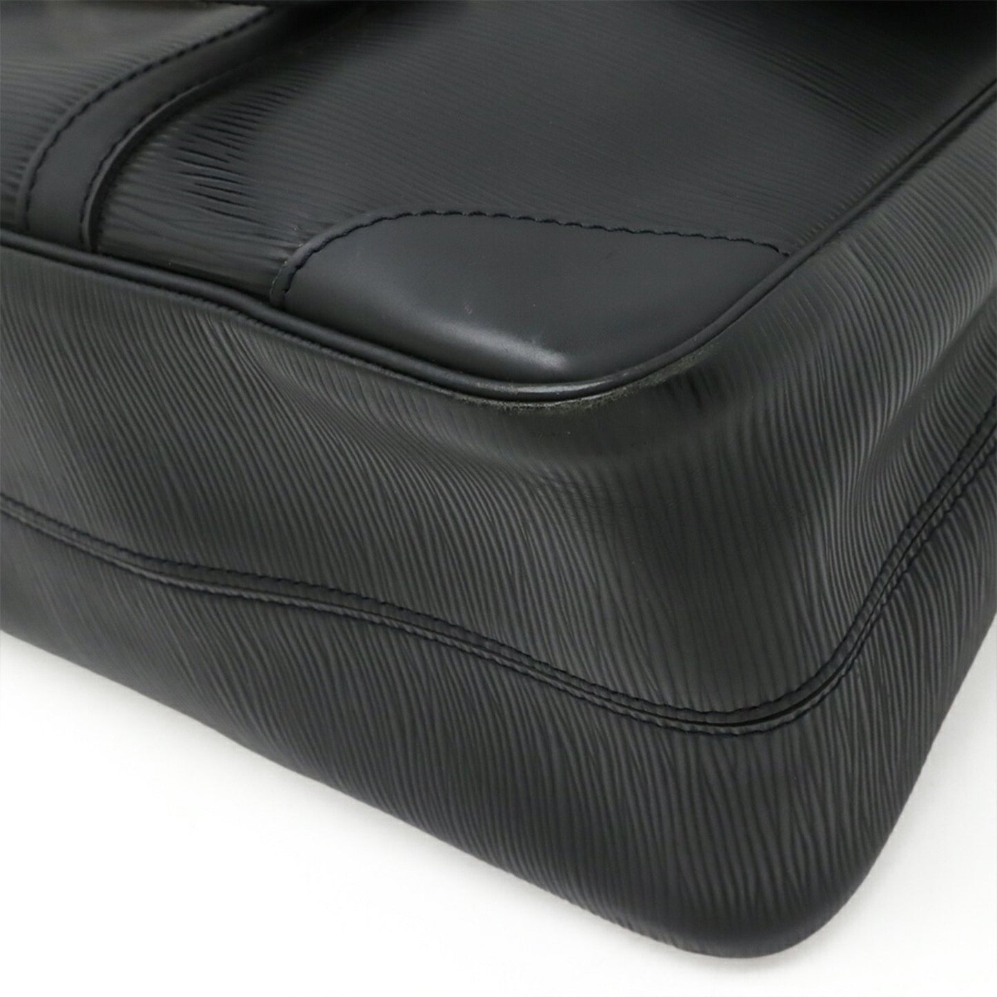Louis Vuitton Epi Segur Mm Shoulder Bag In Black Leather (Noir) M58862