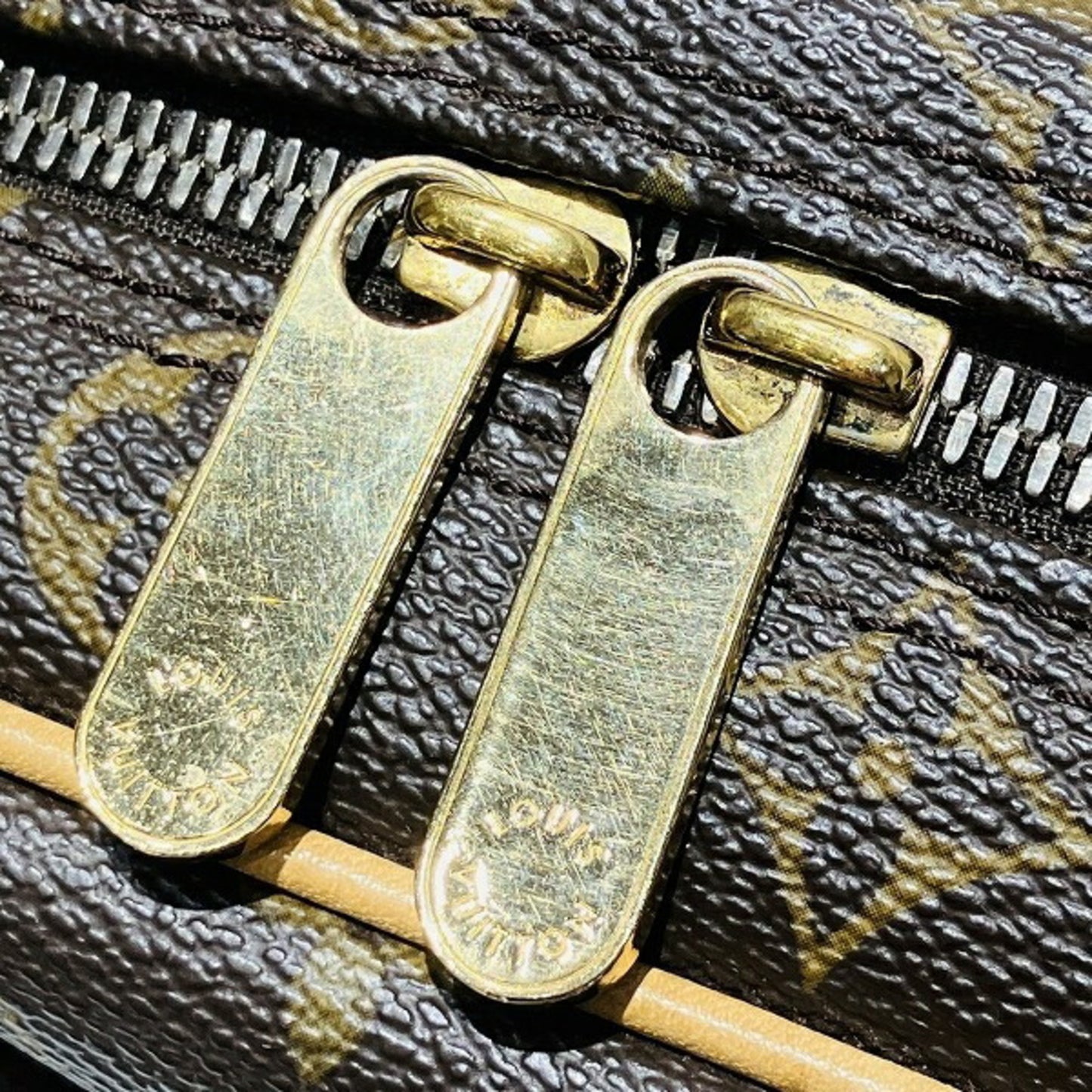 Louis Vuitton Monogram Manhattan Pm M40026