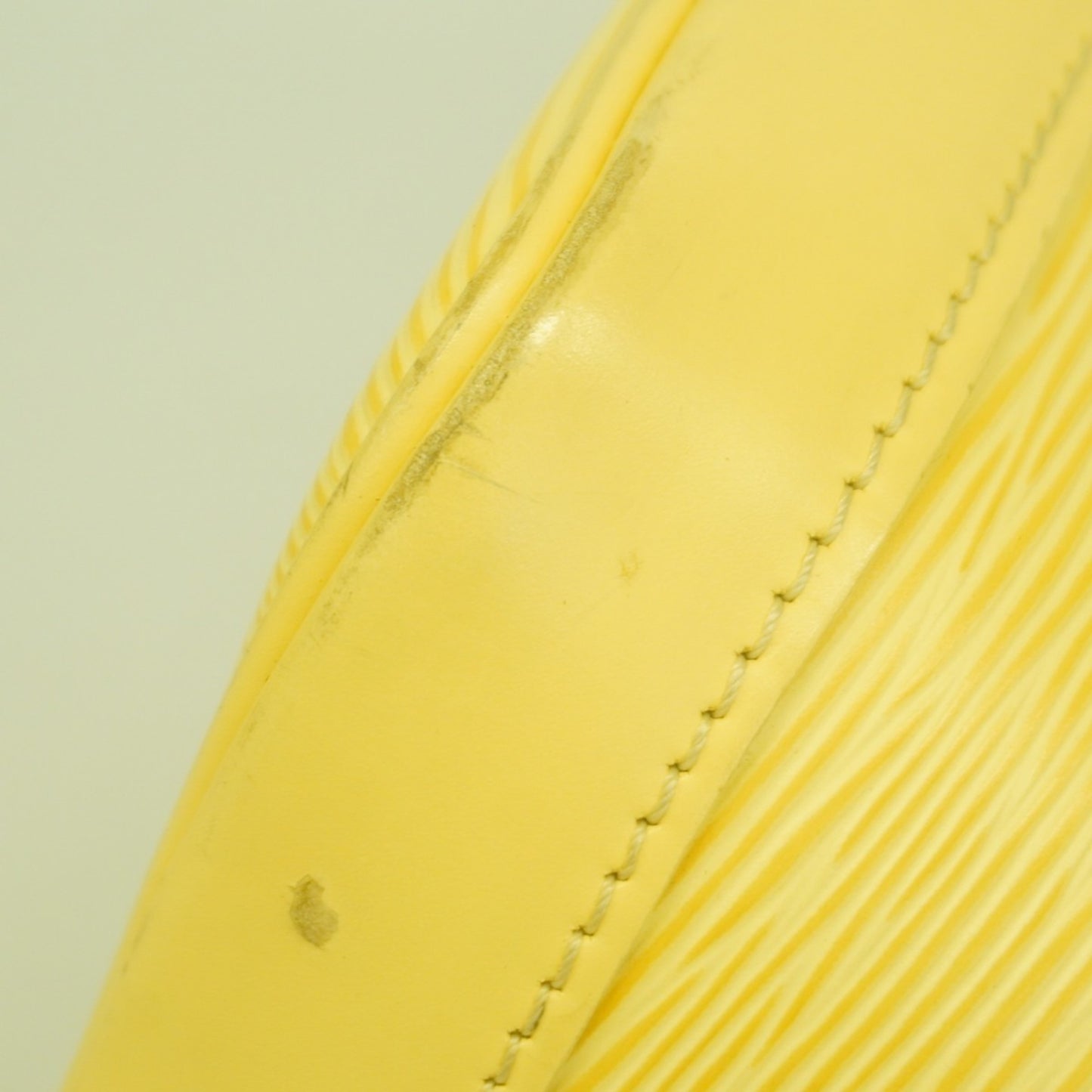 Louis Vuitton Epi Alma Handbag M5214A Vanilla