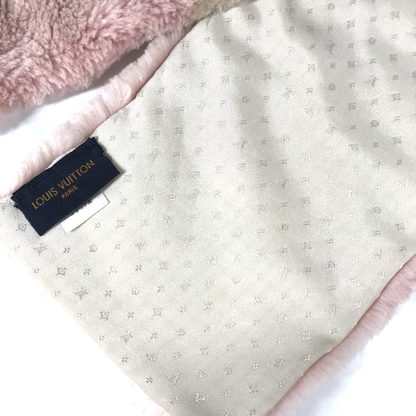 Louis Vuitton M70873 Fur Tippet Logo Two-Tone Echarpe Lv In The City Scarf