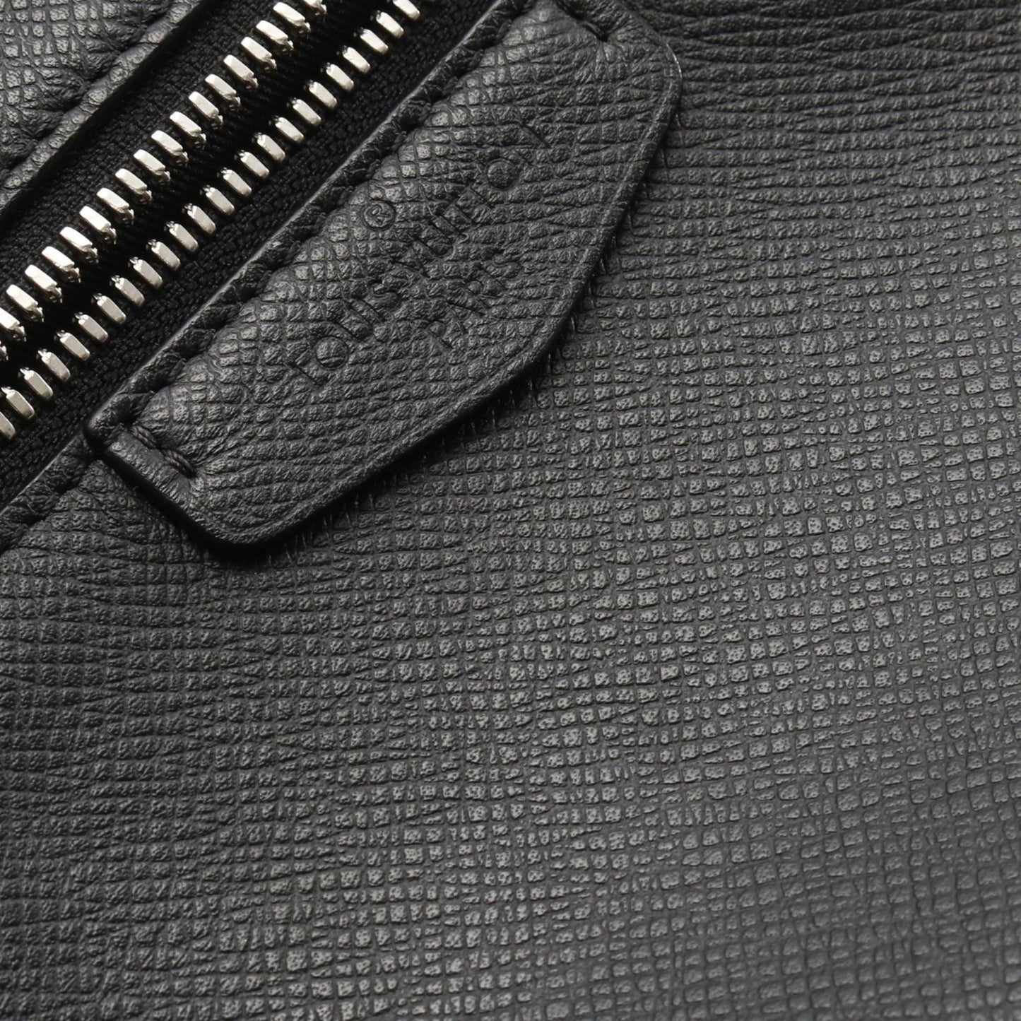 Louis Vuitton Outdoor Messenger Pm Taiga Noir Shoulder Bag