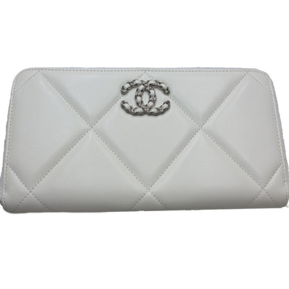 Chanel 19 Round Zipper Matelasse Cc Mark Ap1063 Long Wallet Leather White 083407