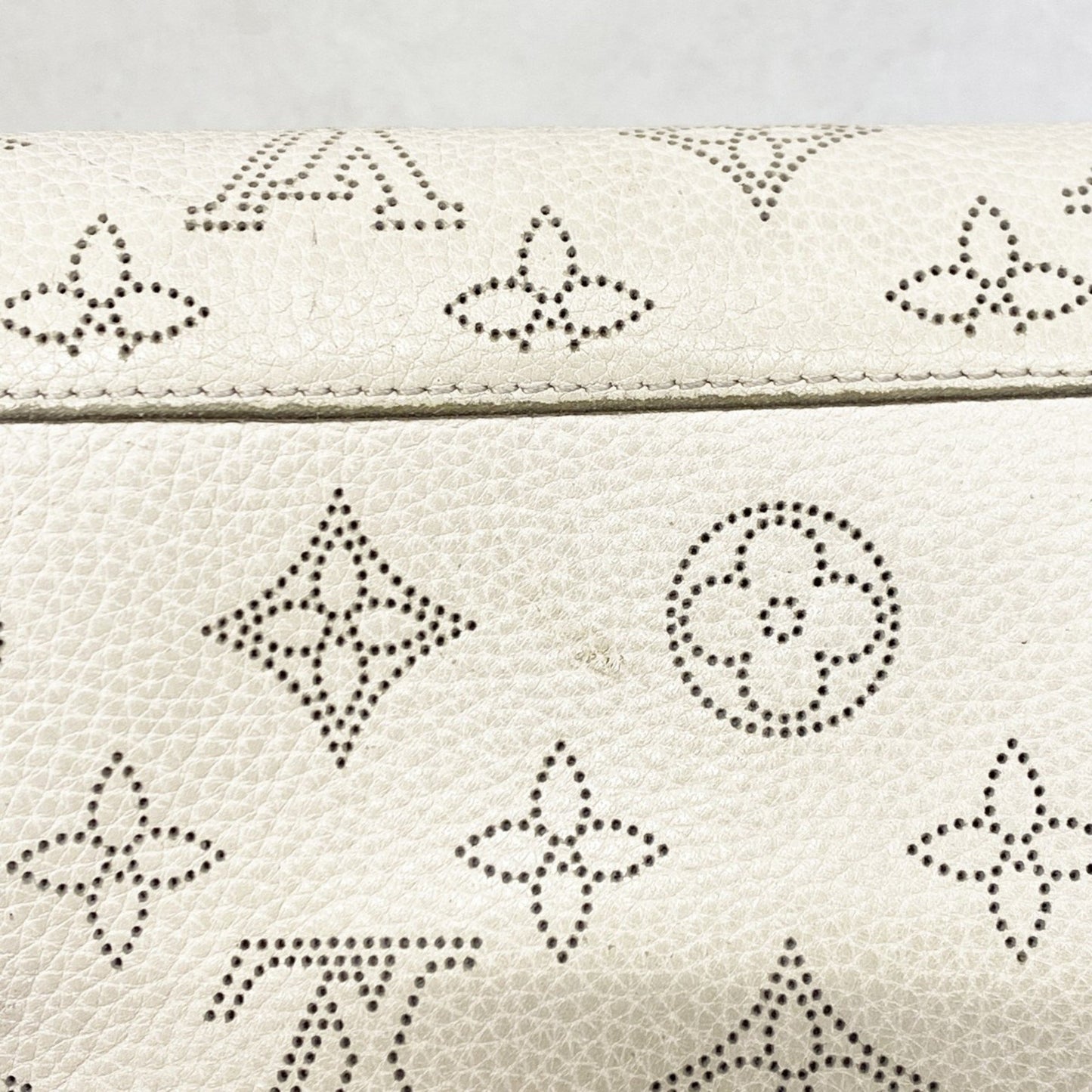 Louis Vuitton Mahina Portefeuille Iris Long Wallet M60177 White