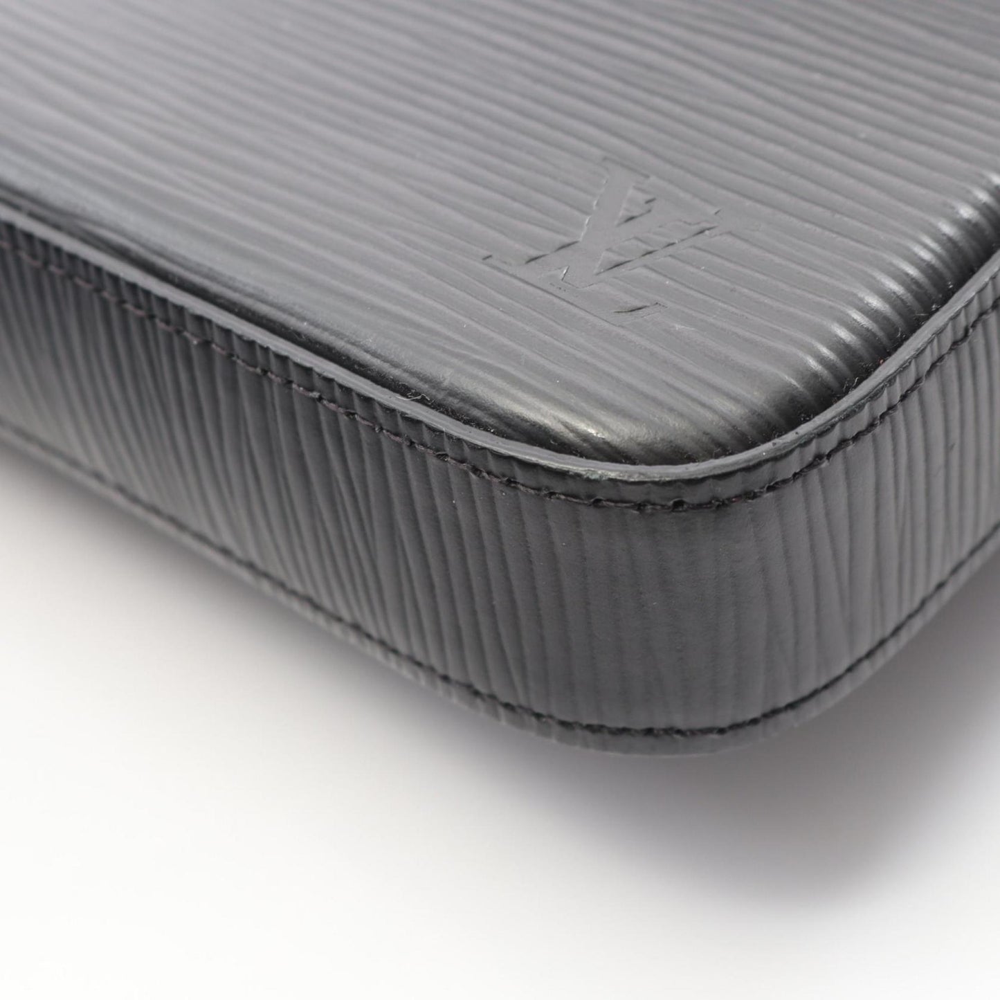 Louis Vuitton Felicie Pochette Shoulder Bag In Epi Leather