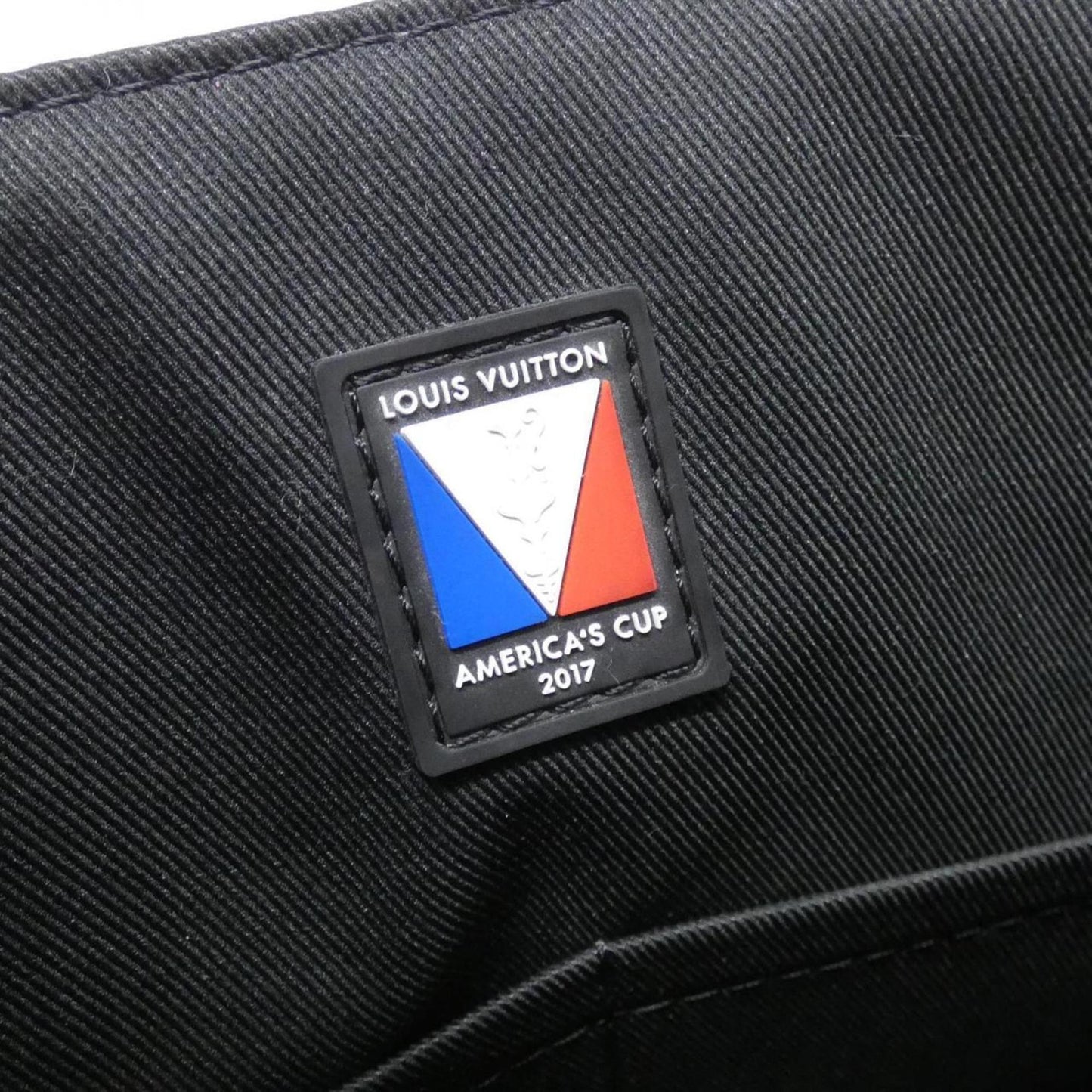 Louis Vuitton Damier Cobalt Latitude (America'S Cup) District Mm N44004 Shoulder Bag