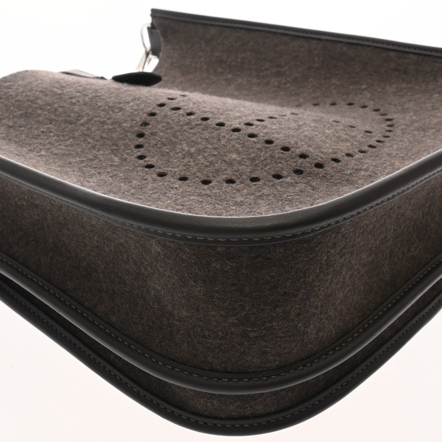 Hermes Evelyne 3 Pm Grimoire Chocolat Z Stamp (Circa 2021) Women'S Felt Swift Shoulder Bag