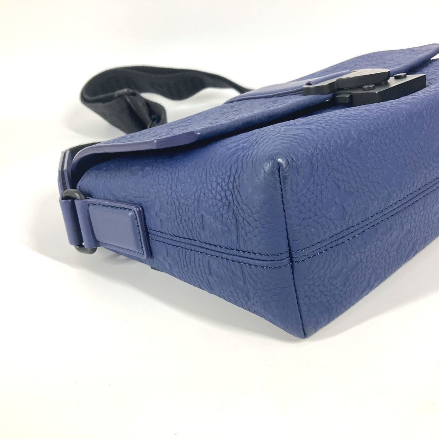 Louis Vuitton M11692 Monogram Embossed S Cape Messenger Bag Crossbody Flap Shoulder Taurillon