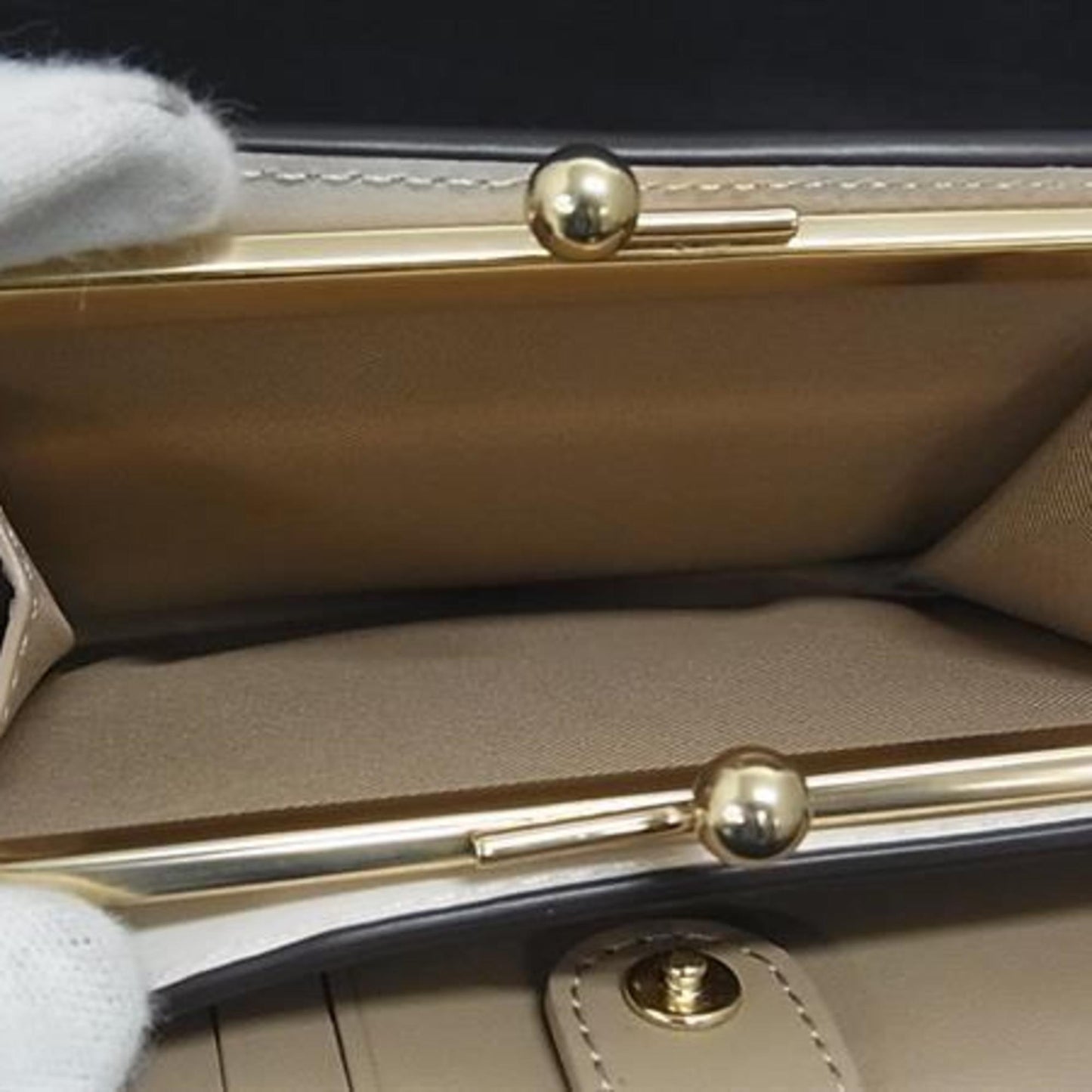 Coach Kisslock Medium Bifold Wallet C8724 In Beige Signature Canvas