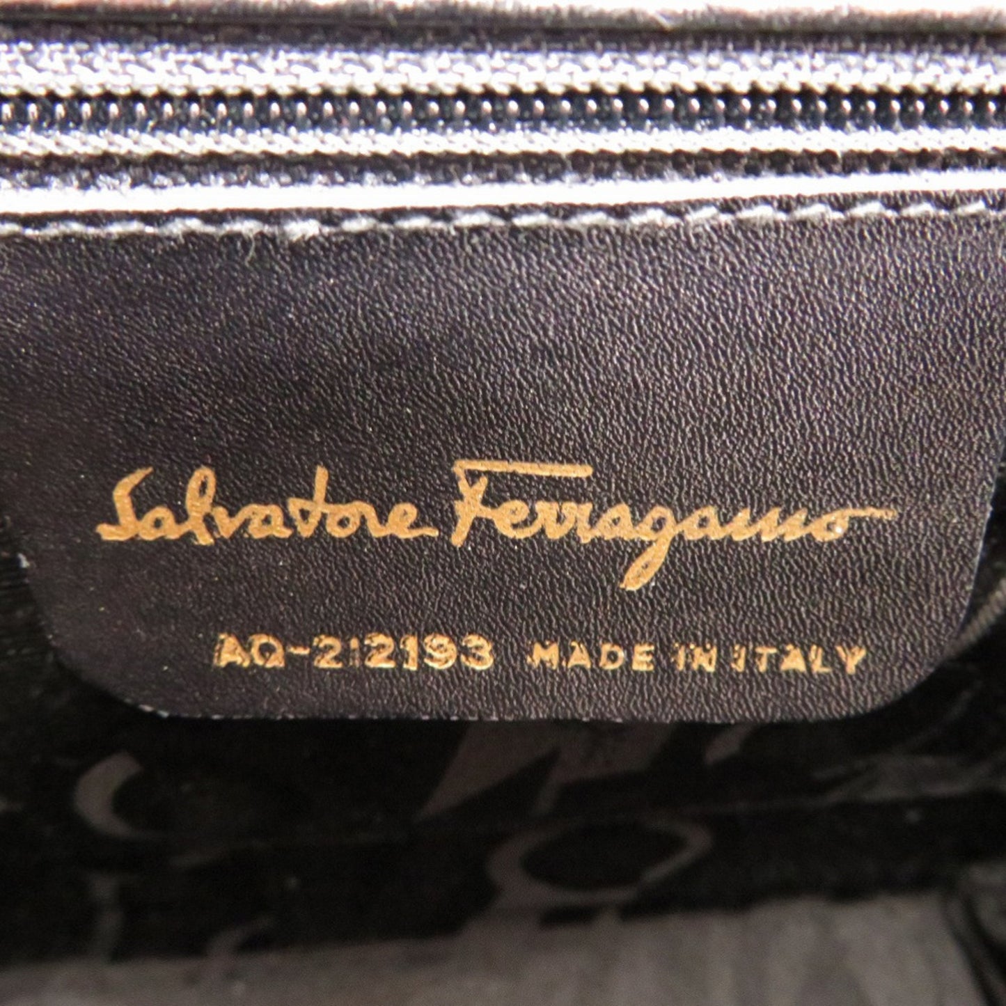 Salvatore Ferragamo Gancini Aq-212193 Leather Black Handbag 0608