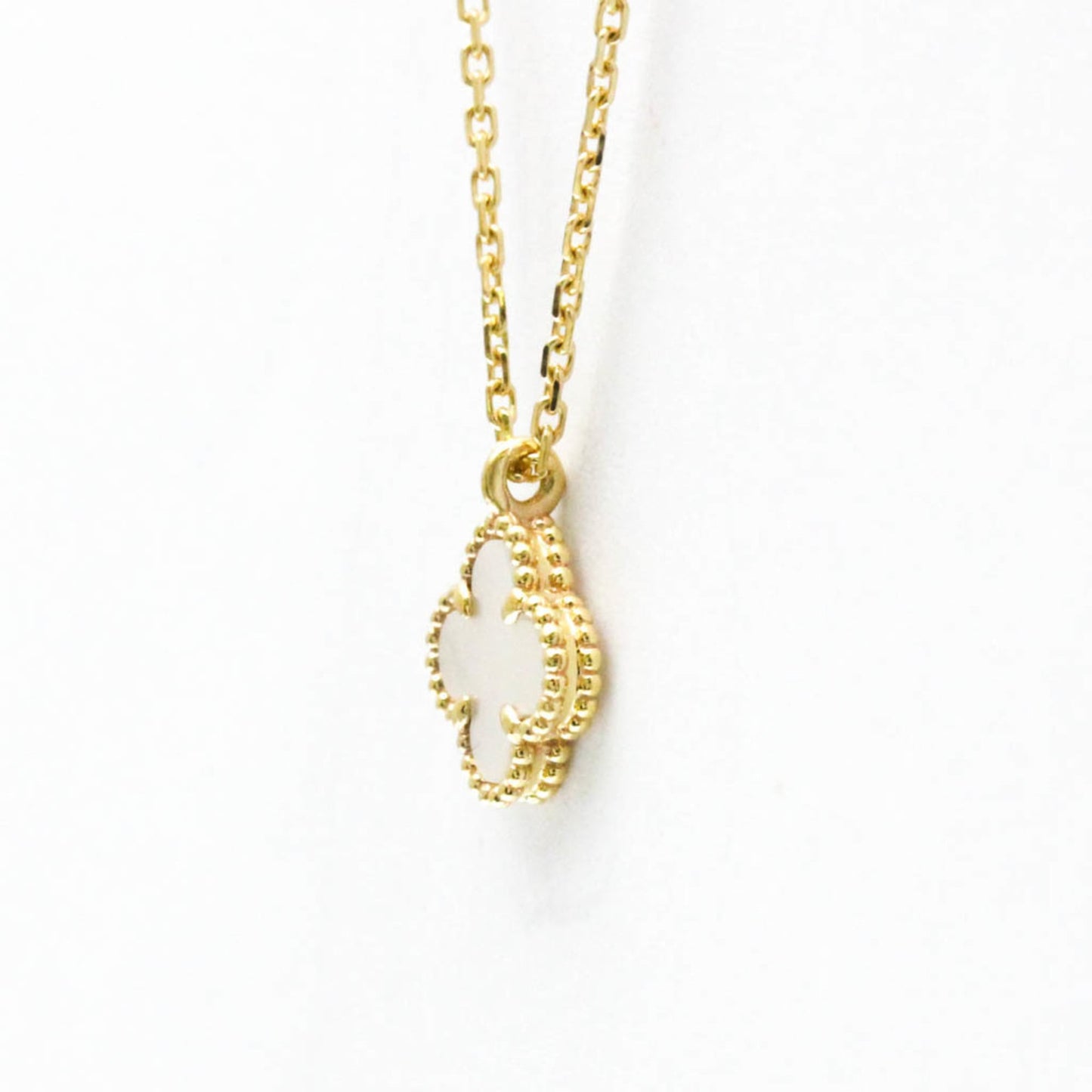 Van Cleef & Arpels Sweet Alhambra Yellow Gold (18K) Mother Of Pearl Men