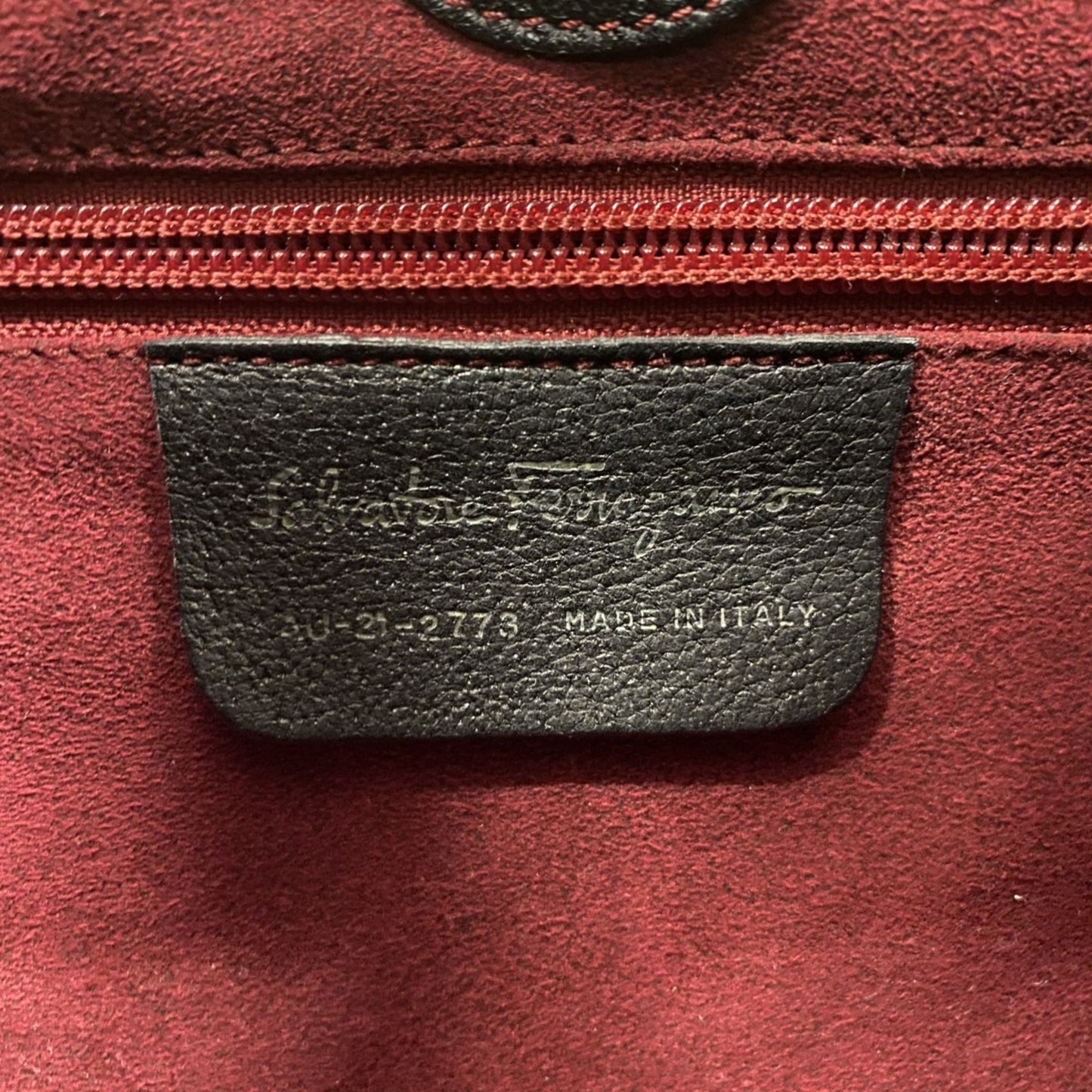 Salvatore Ferragamo Handbag In Black Leather