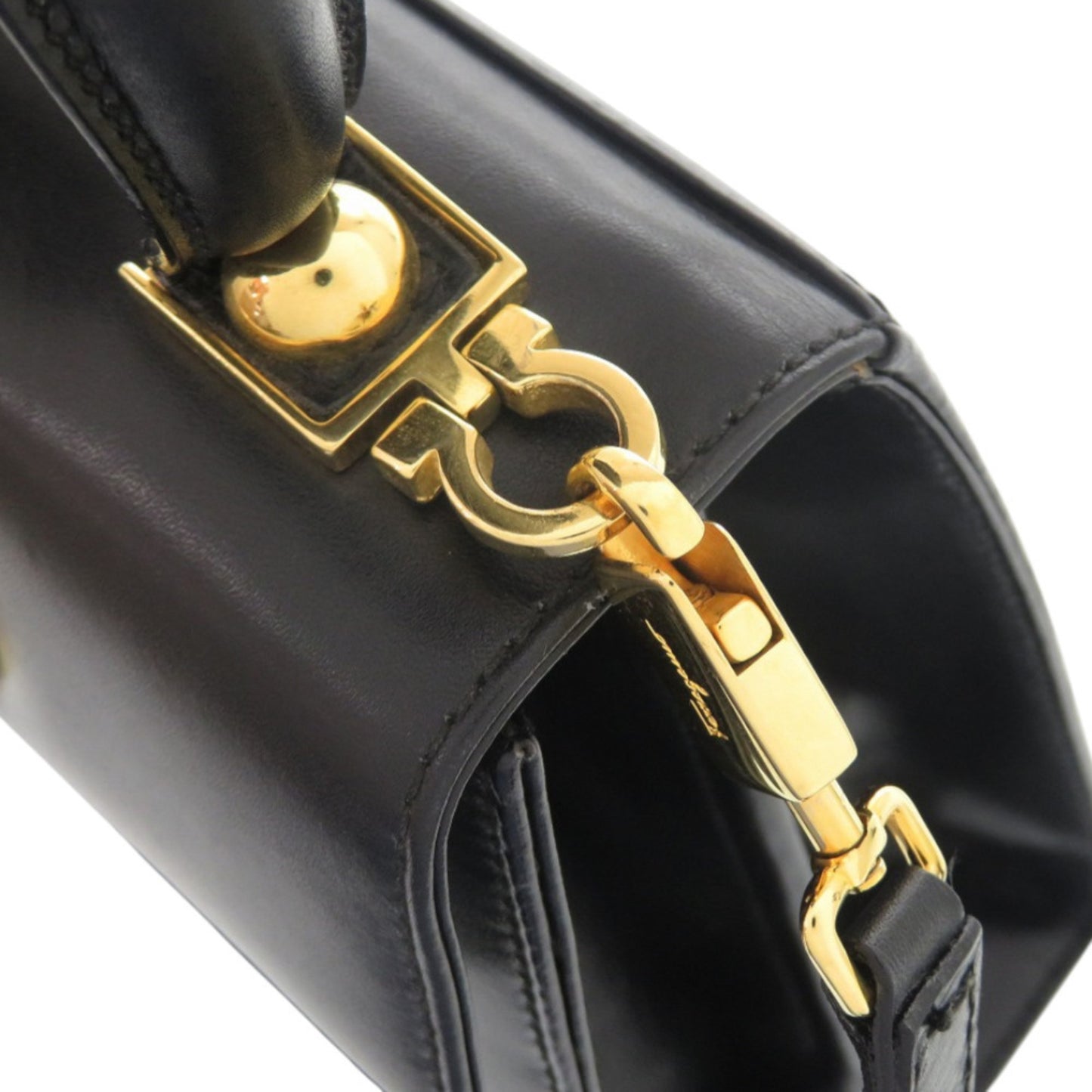 Salvatore Ferragamo Gancini Aq-212193 Leather Black Handbag 0608