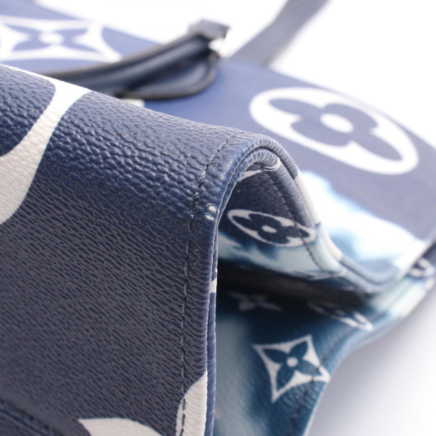 Louis Vuitton Lv Escale On The Go Gm Shoulder Bag