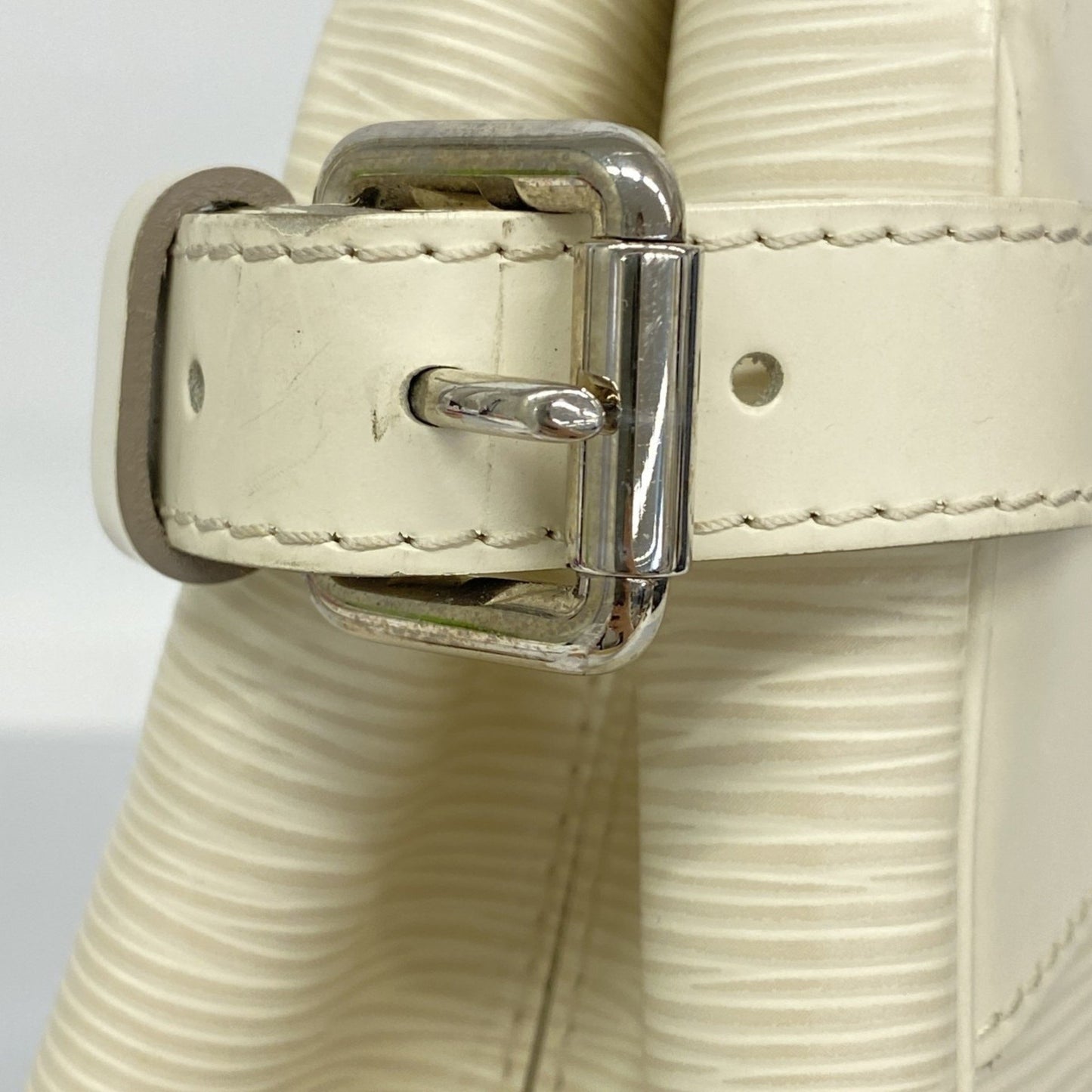 Louis Vuitton Epi Passy Pm Handbag M5926J White